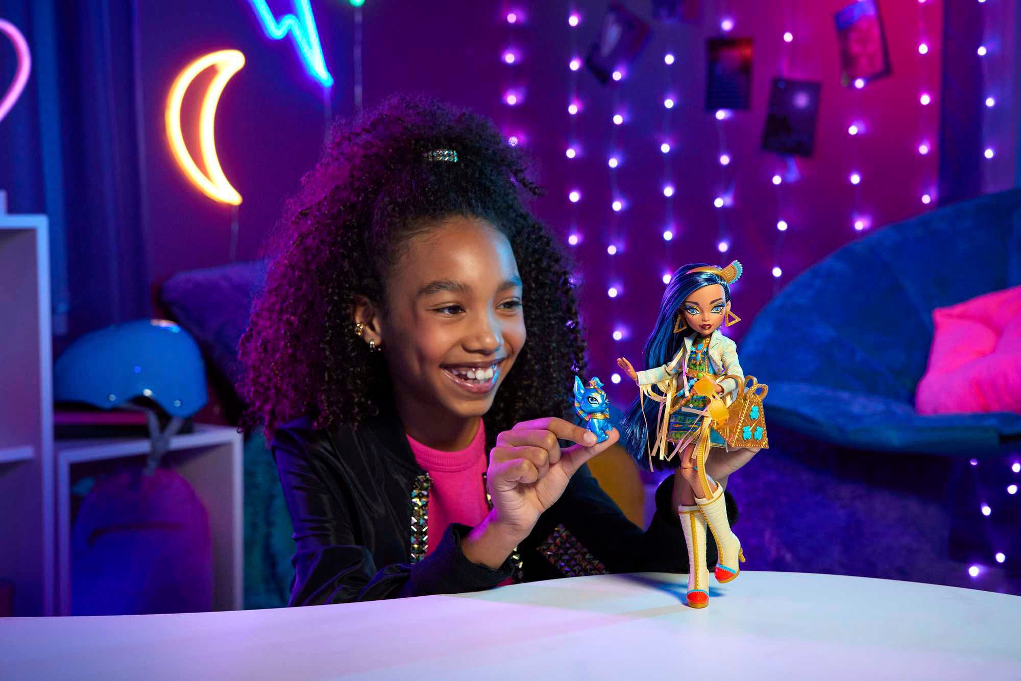 Mattel® Anziehpuppe »Monster High, Cleo de Nile mit Hund«