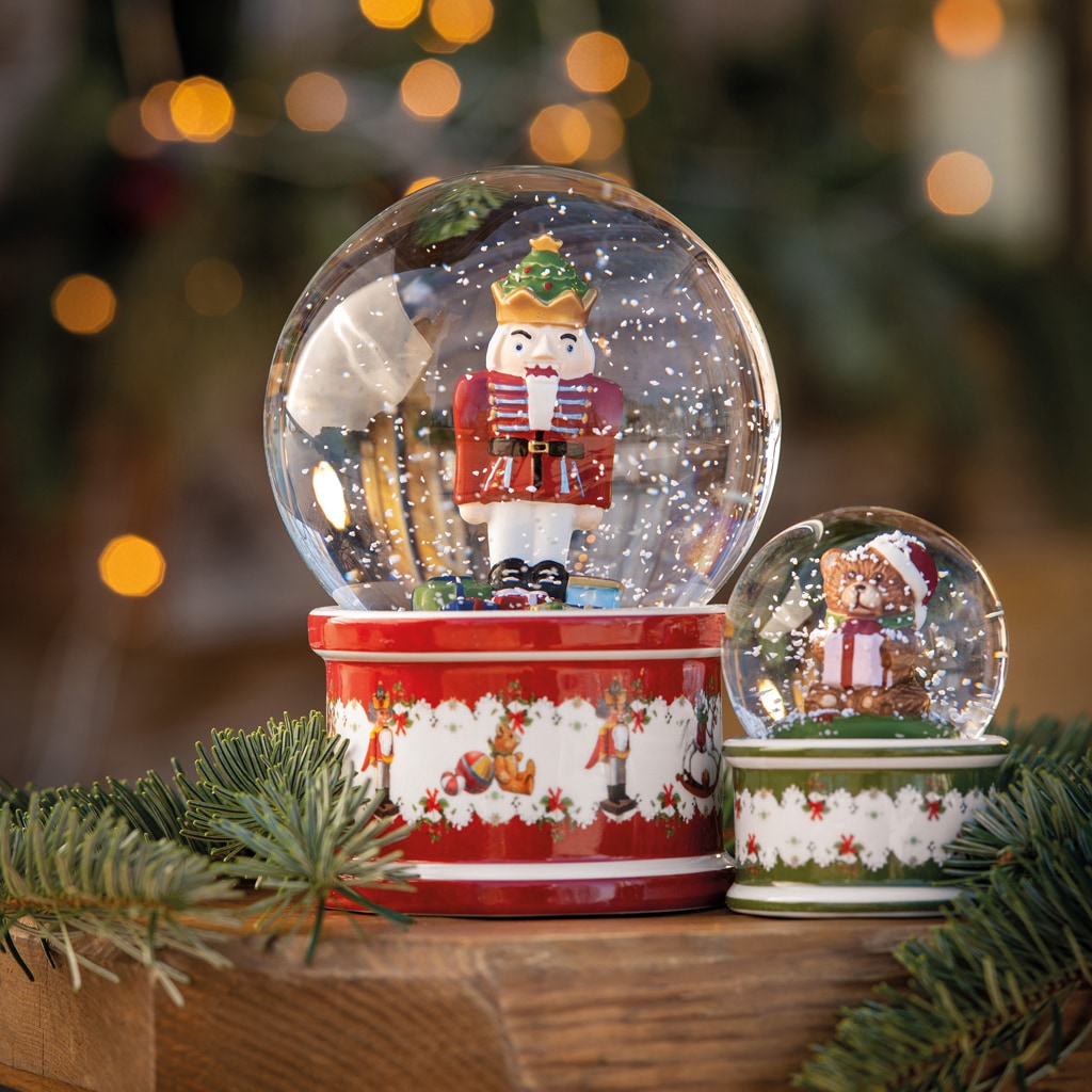 Villeroy & Boch Weihnachtsfigur »Schneekugel Nussknacker Christmas Toys ø 13 cm bunt«