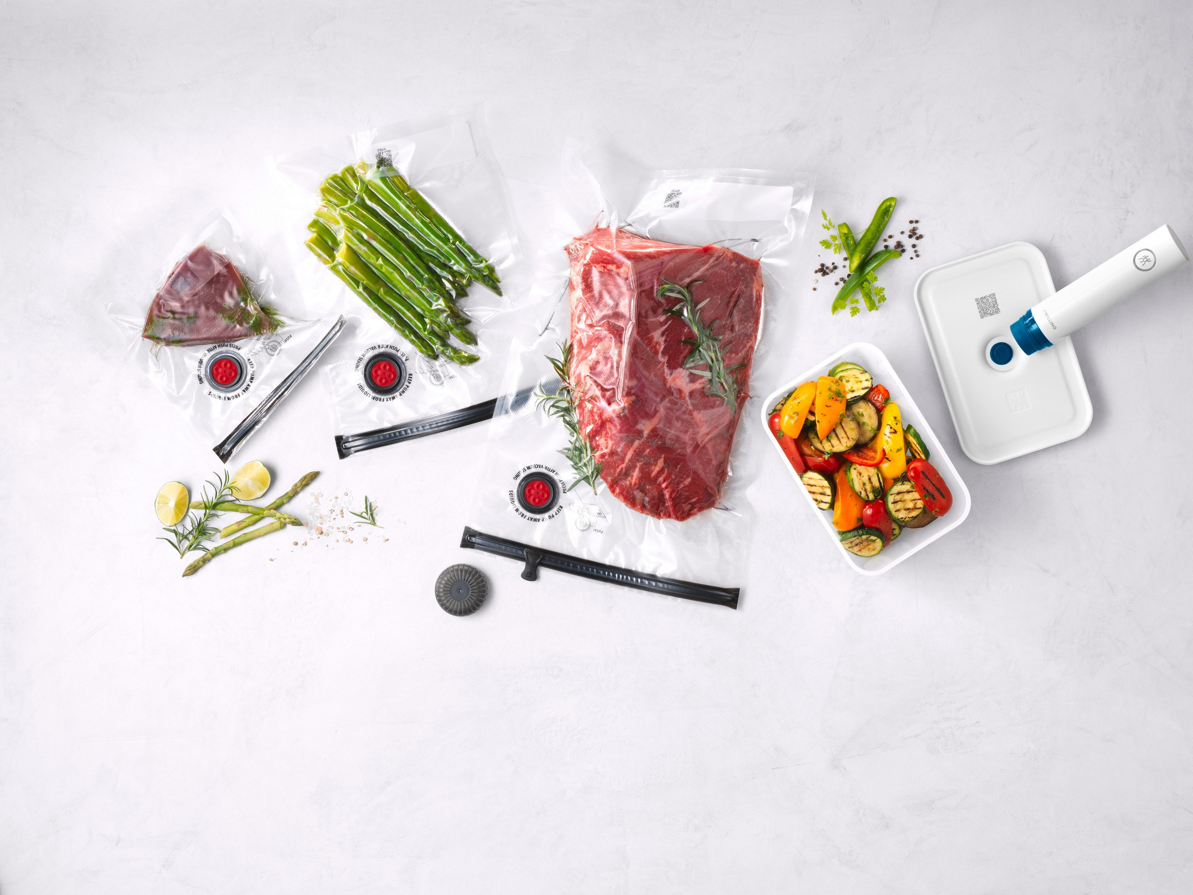 Zwilling Aufbewahrungssystem »Fresh & Save«, (Set, 7 tlg., 1 Pumpe, 1 Vakuumbox (L), 2 Vakuumbeutel (S) + (M), 1 Vakuumbeutel (L), Vakuum Starter-Set, Kunststoff, spülmaschinengeeignet, Box, Beutel