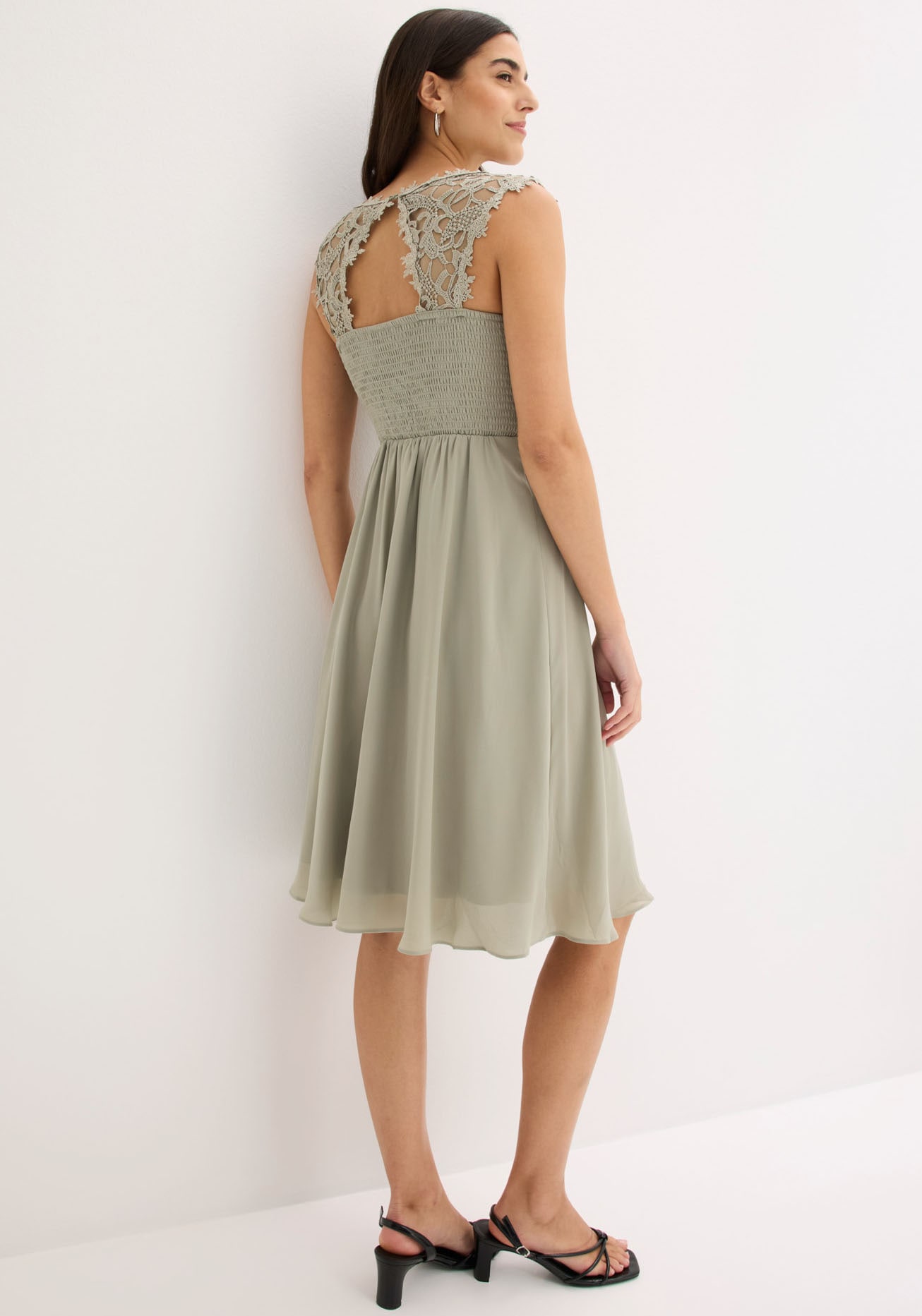 bonprix Minikleid »Minikleid mit Spitze« 1 tlg. für besondere Anlässe, aus Polyester, taillierte Passform