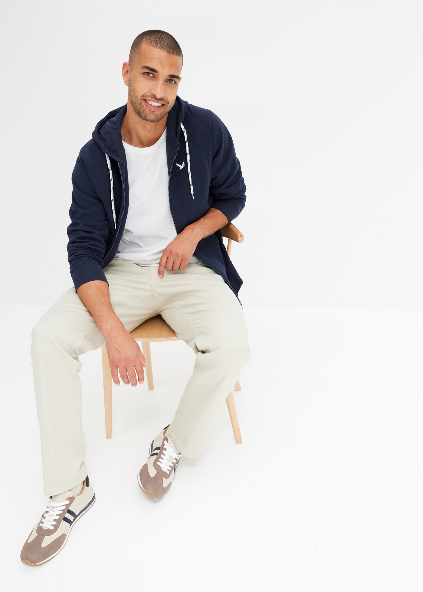 bonprix Kapuzensweatjacke »Kapuzen-Sweatjacke mit Kontrastdetails« mit Kapuze, für vielseitigen Einsatz, aus Baumwolle und Polyester