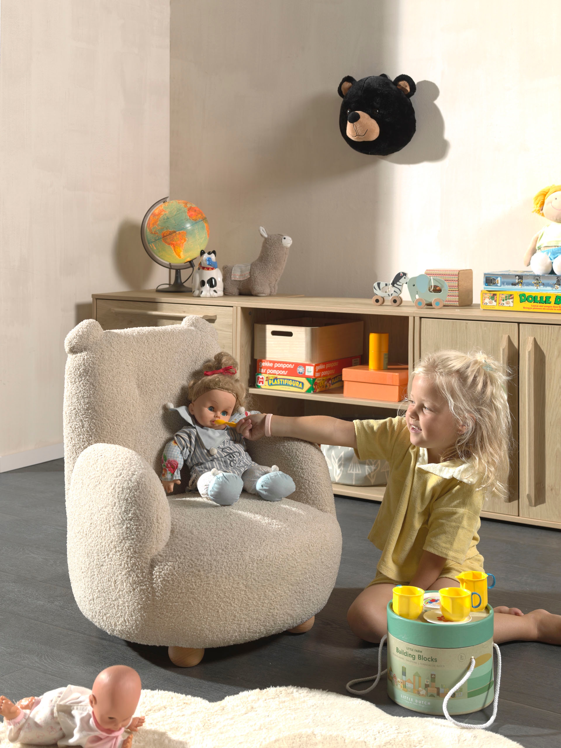 Vipack Sessel »für Kinder in verspielter Optik, ein Highlight für das Kinderzimmer« B: 60 x H: 66 x T: 64 cm, Füße aus Massivholz,  Bezug flauschiger Bouclé Stoff, zwei Farben zur Wahl