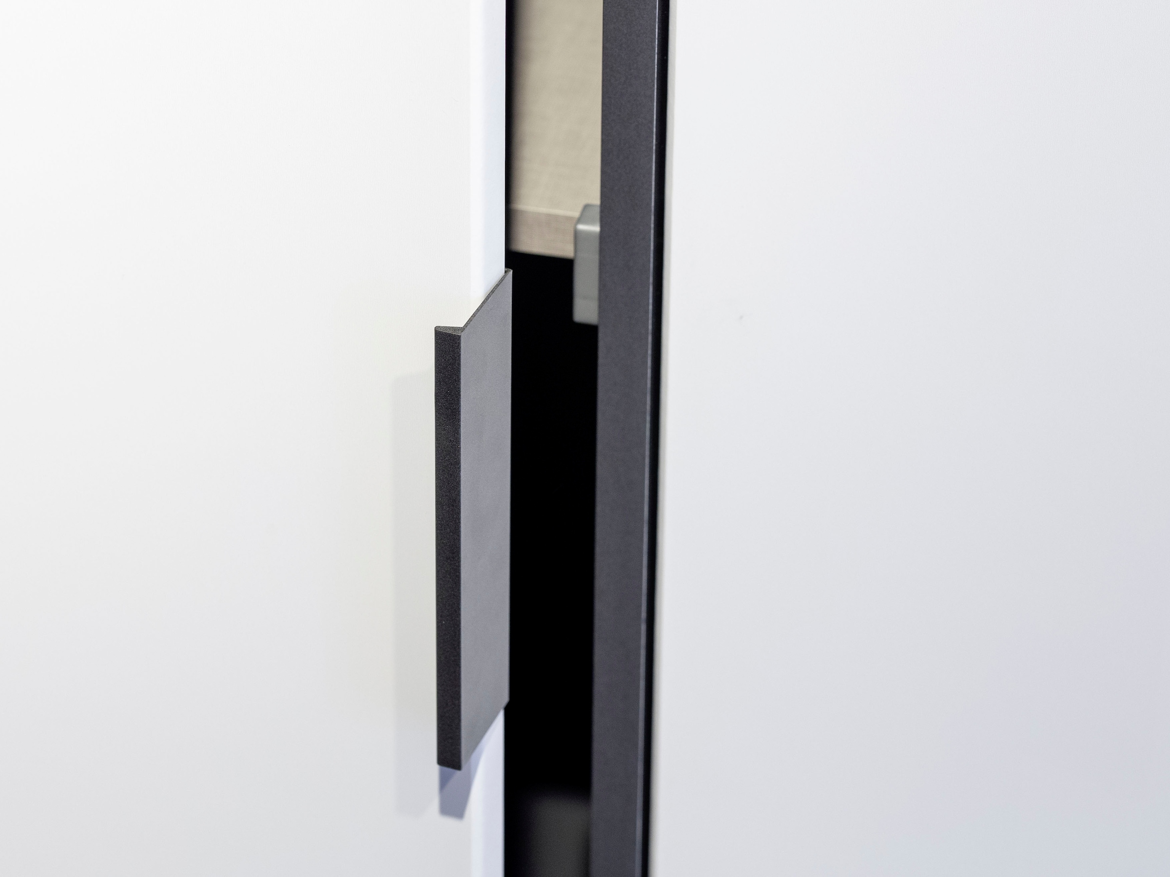rauch Drehtürenschrank »Kleiderschrank Schrank Garderobe Wäscheschrank NAGATA viel Stauraum«, (in 3 verschiedenen Ausstattungen BASIC/CLASSIC/PREMIUM), mit Schubladen sowie Stangengriffen TOPSELLER MADE IN GERMANY