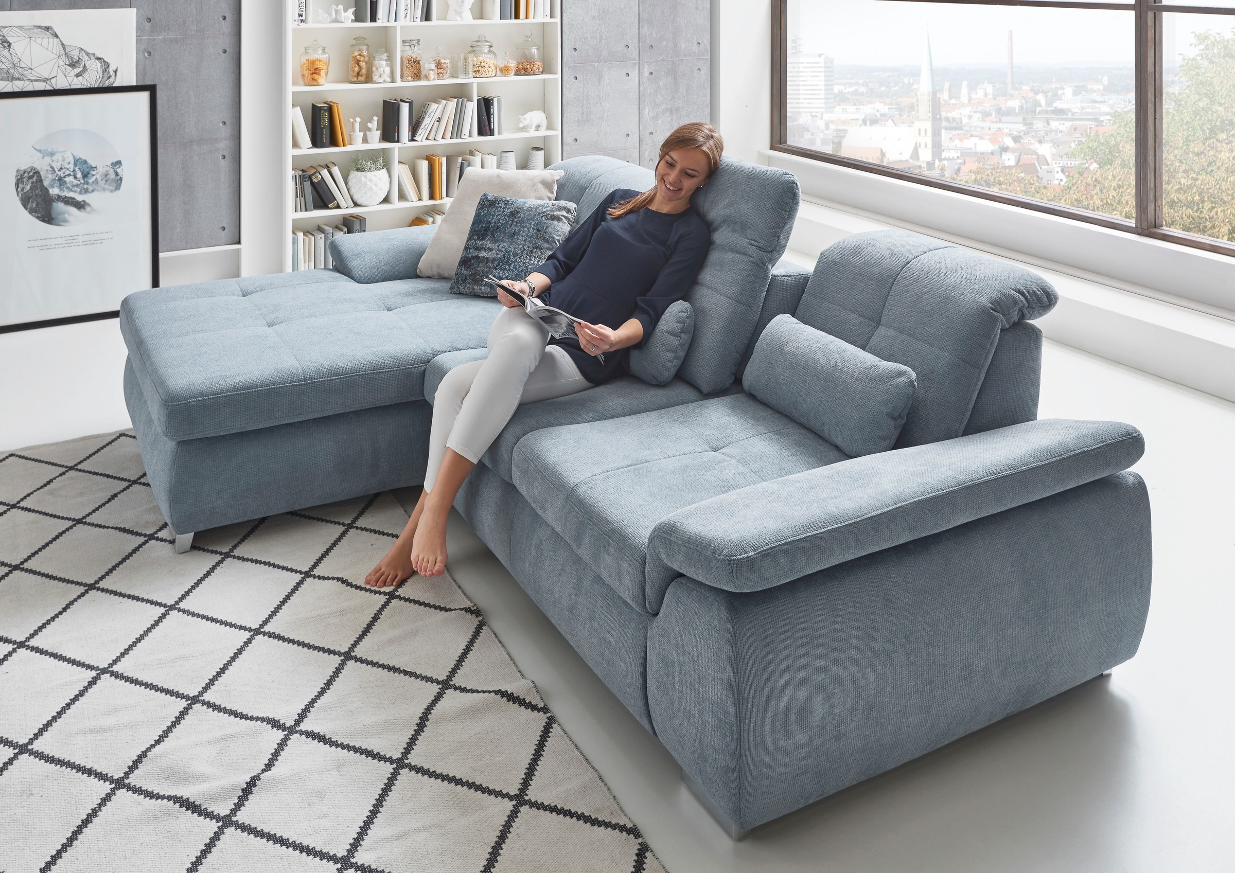 Die PlanBar Ecksofa »MP-IN16037 L-Form mit Federkern-Polsterung«, mit Sitztiefenverstellung & Zierkissen