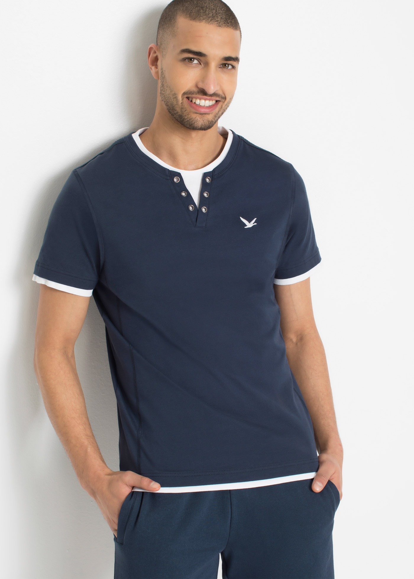 bonprix 2-in-1-Shirt »2 in 1 Shirt, Kurzarm (2er Pack)« Packung, 2, 2 Stk. cooler Lagen-Look im Henley-Stil