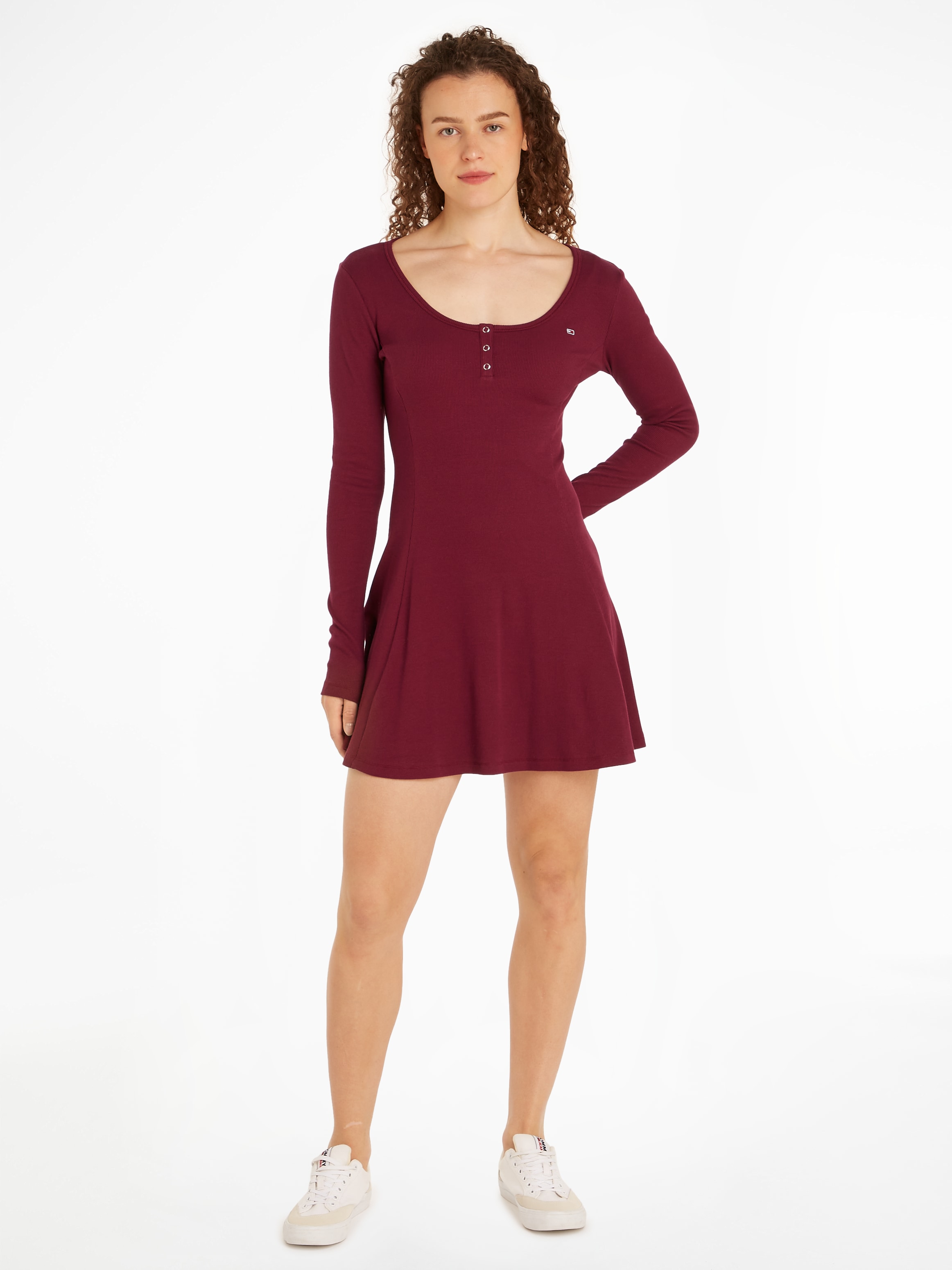 Tommy Jeans Blusenkleid »TJW HENLEY FLARE DRESS«, mit Tommy Jeans Flagge