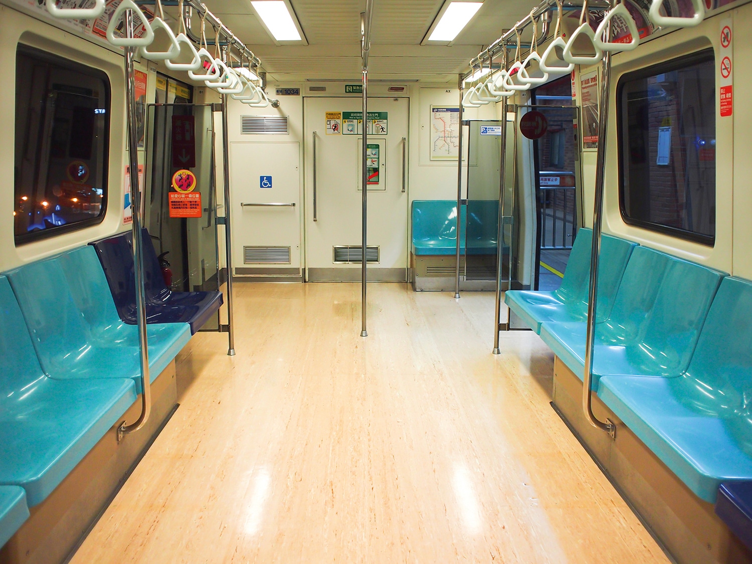 Papermoon Fototapete »Empty Subway« glatt günstig online kaufen