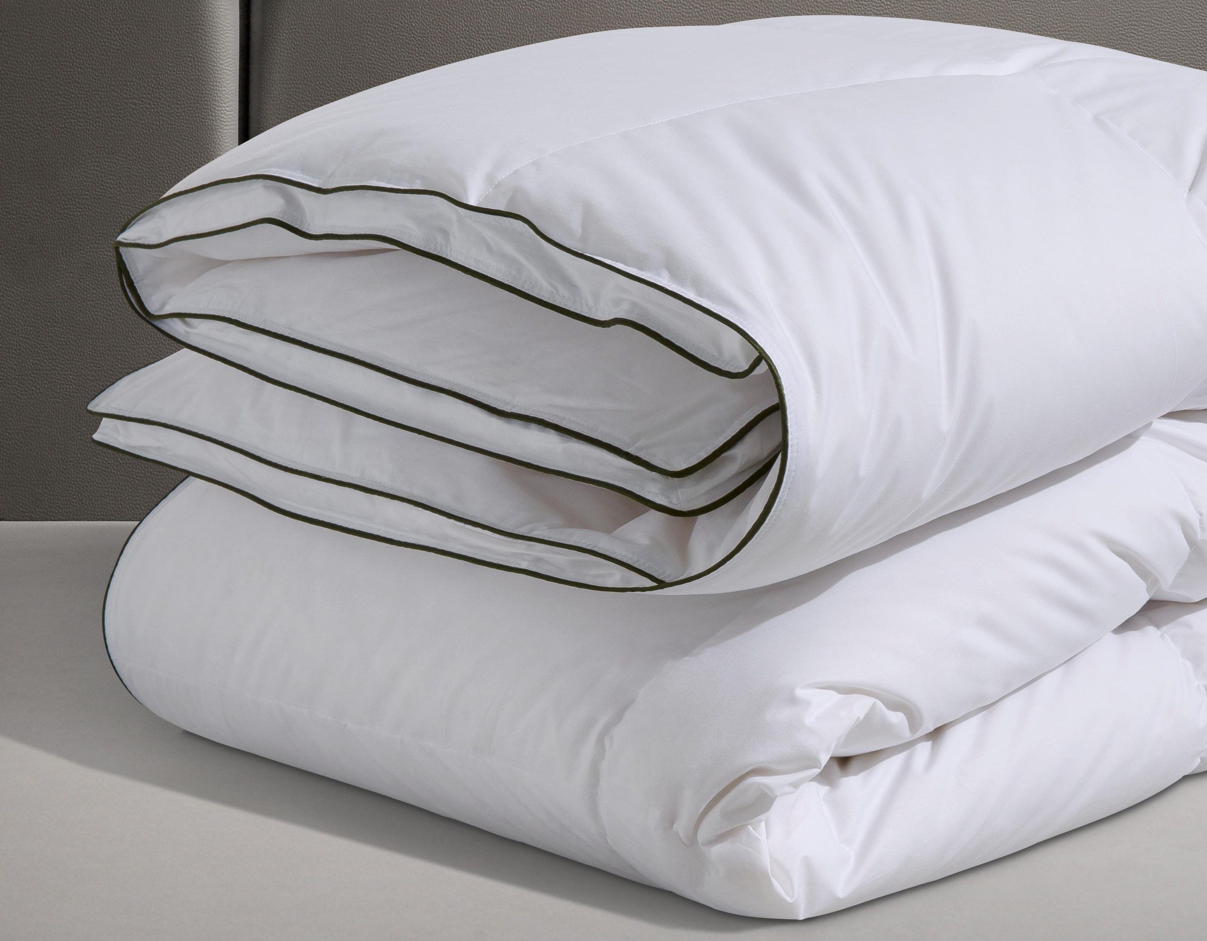 fjödur Daunenbettdecke »Felix«, warm, Füllung 90% Daunen, 10%Federn, Bezug 100% Baumwolle, (1 St.), Bettdecke in 135x200 cm und weiteren Größen, für Sommer oder Winter