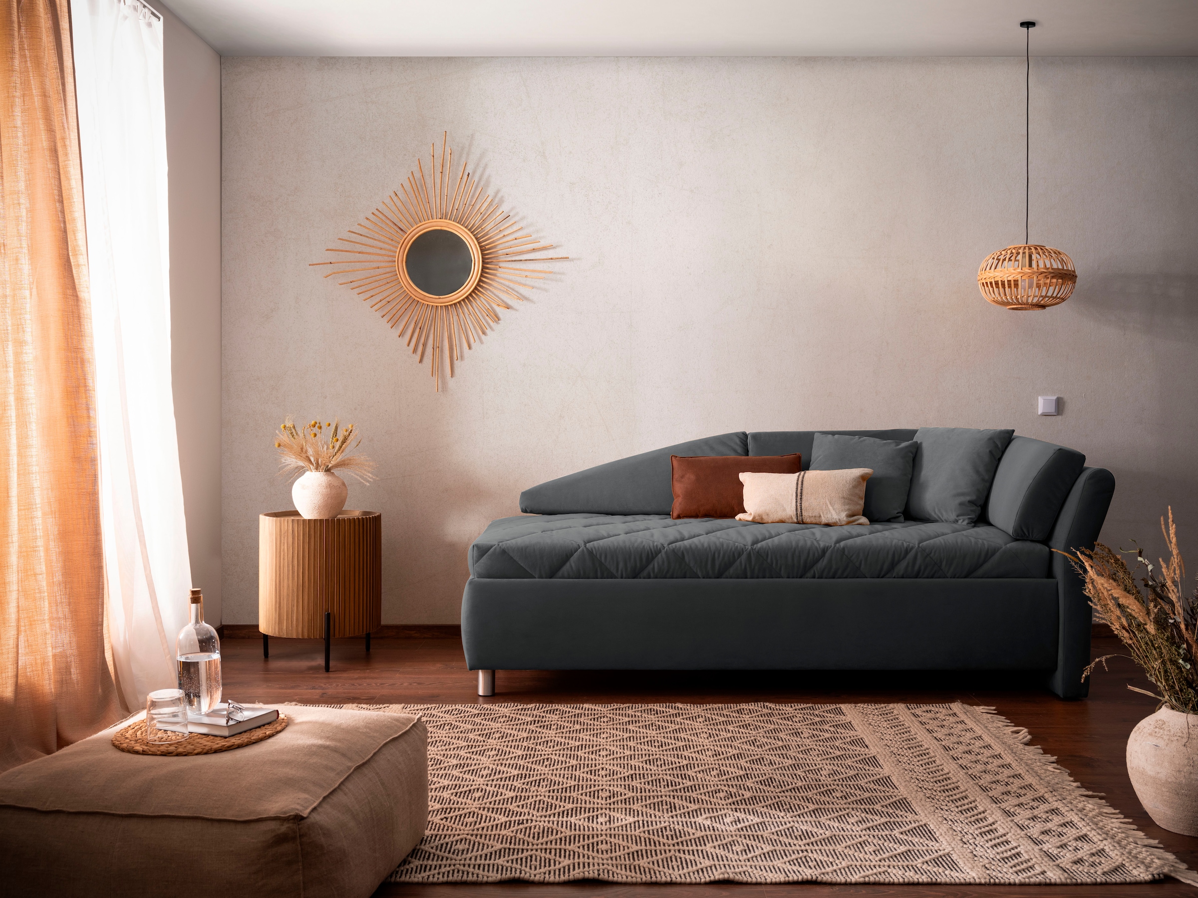 alina Schlafsofa, Bettkasten, Zierkissen-Set aus: 2 Stk. 40x40cm, 1 Stk. 30x30cm