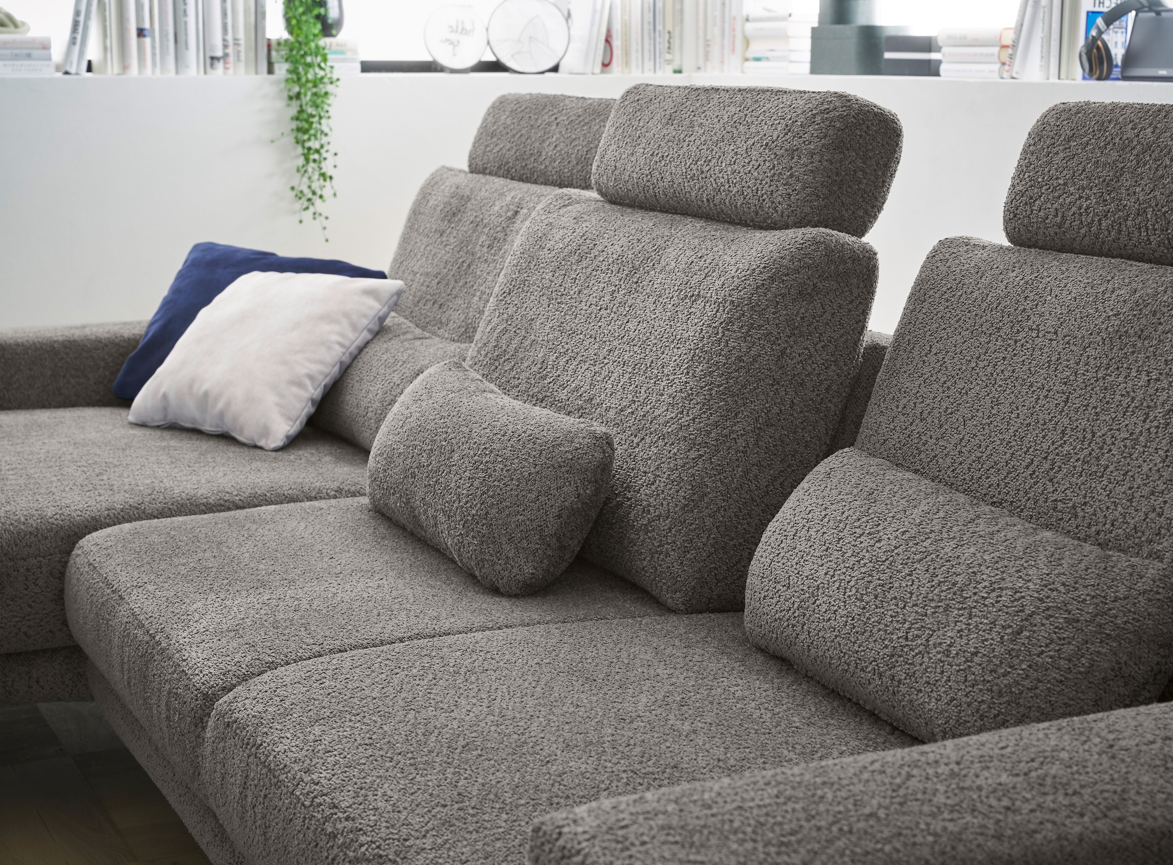 set one by Musterring Ecksofa »SO 3600, inkl motor. Sitztiefenverstellung, Kopfstützen, Nierenkissen«, Sitzhöhe 44 cm, Kaltschaum, Breite 293 x Tiefe 180 cm, Kama anthrazit