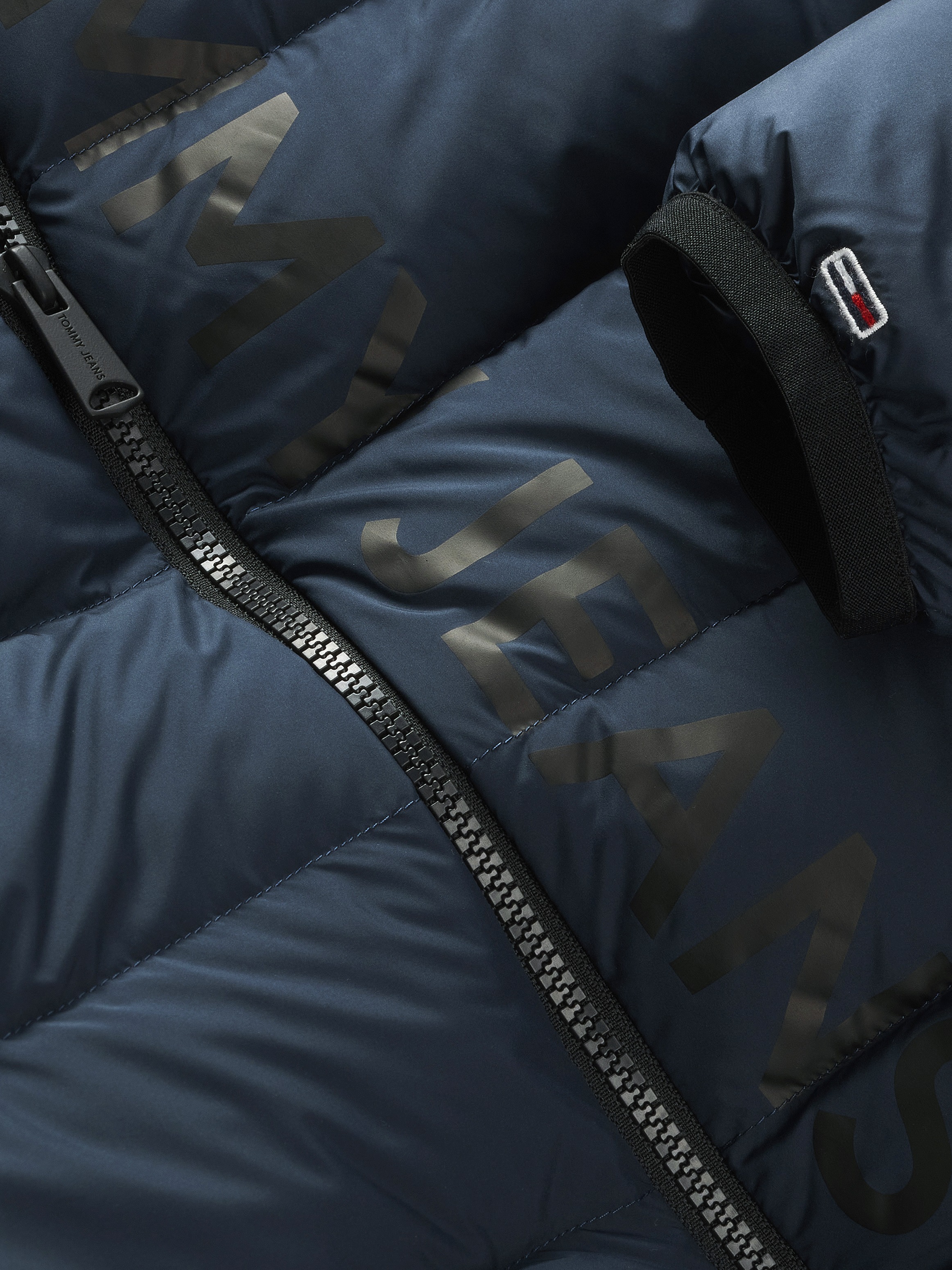 Tommy Jeans Steppjacke »TJW LT DOWN PRINTED PUFFER«, mit Logoschriftzug