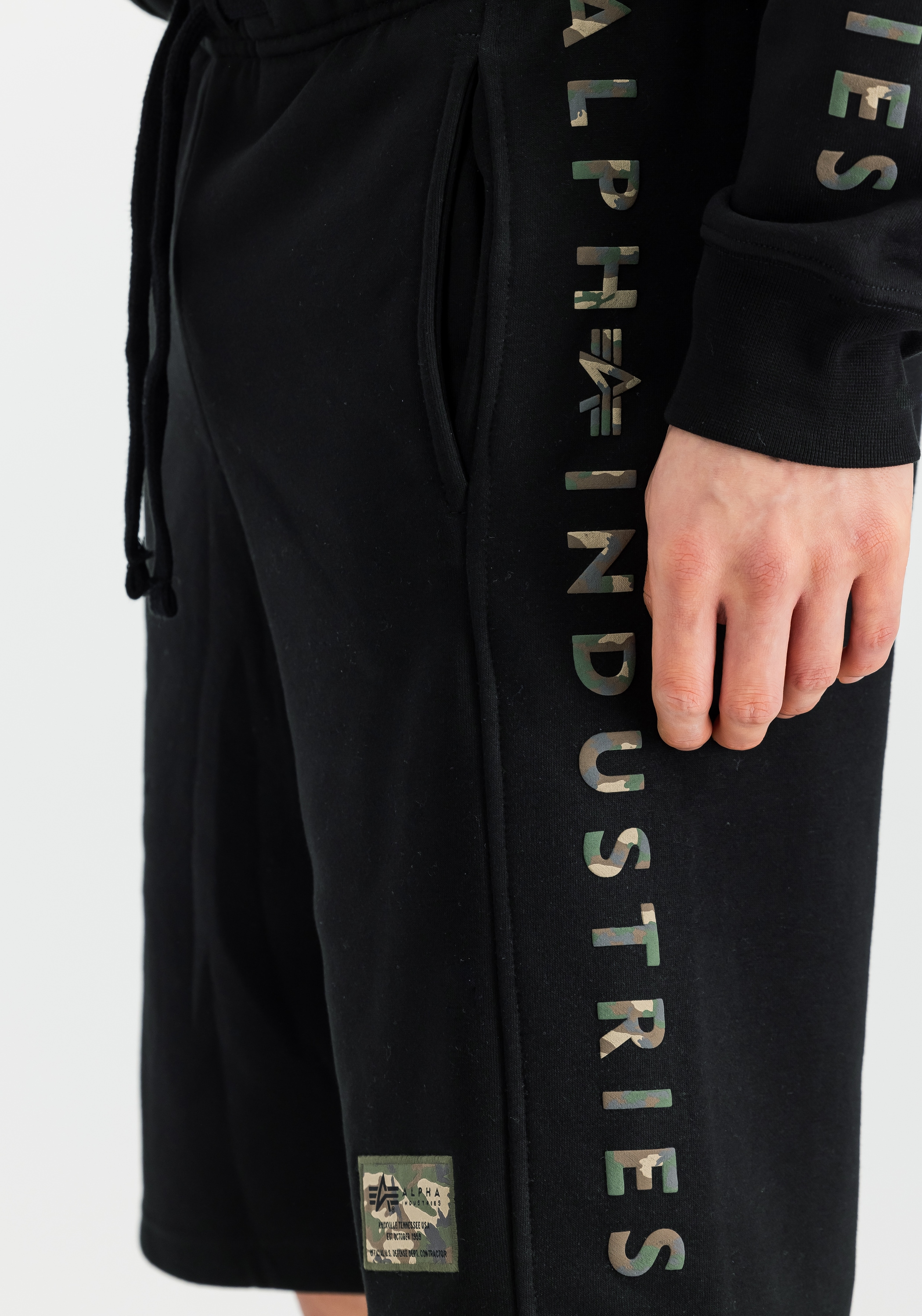 Alpha Industries Shorts »Camo Jogger Shorts«