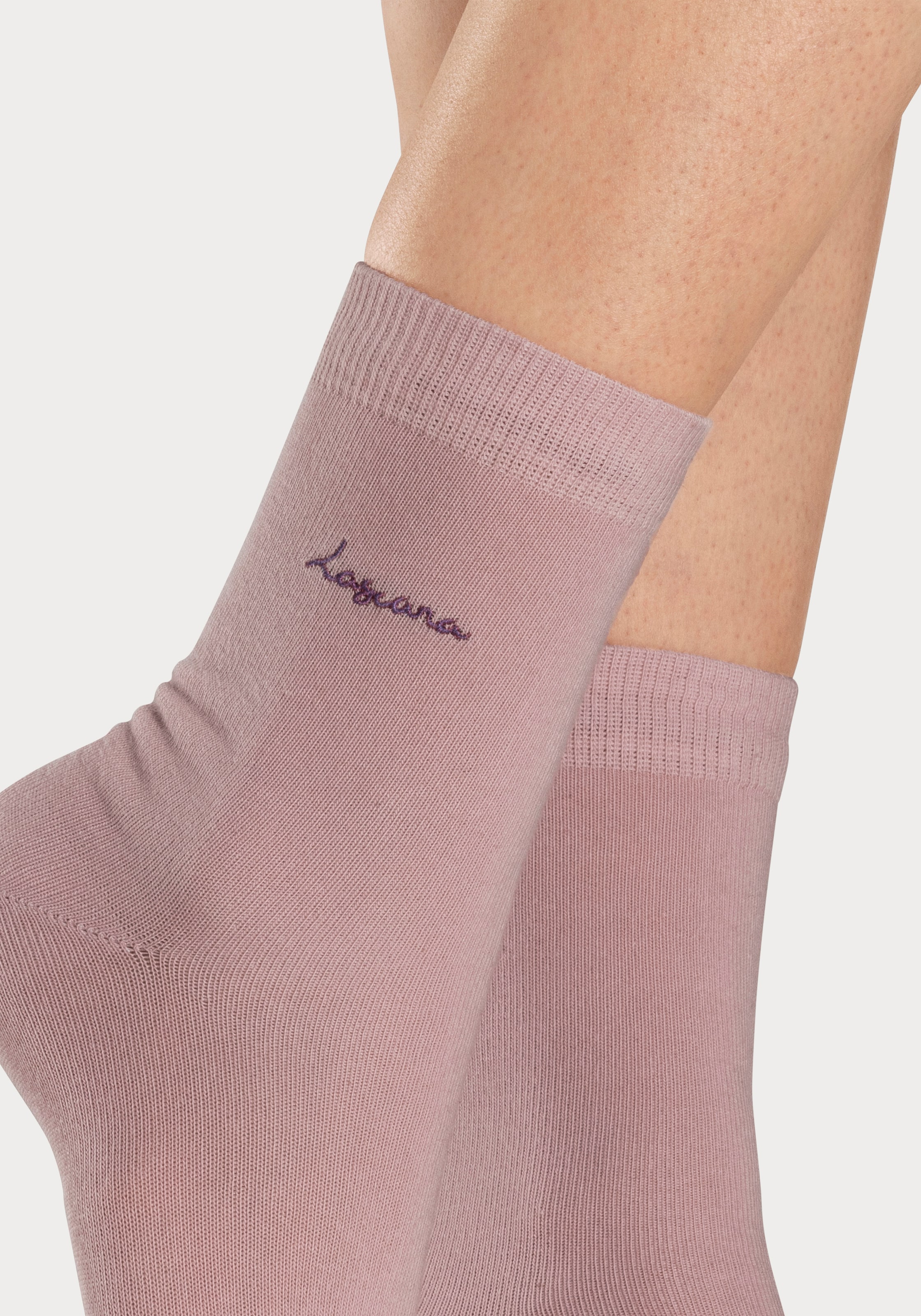 LASCANA Basicsocken, (Box, 7 Paar), mit hochwertiger Logo Stickerei