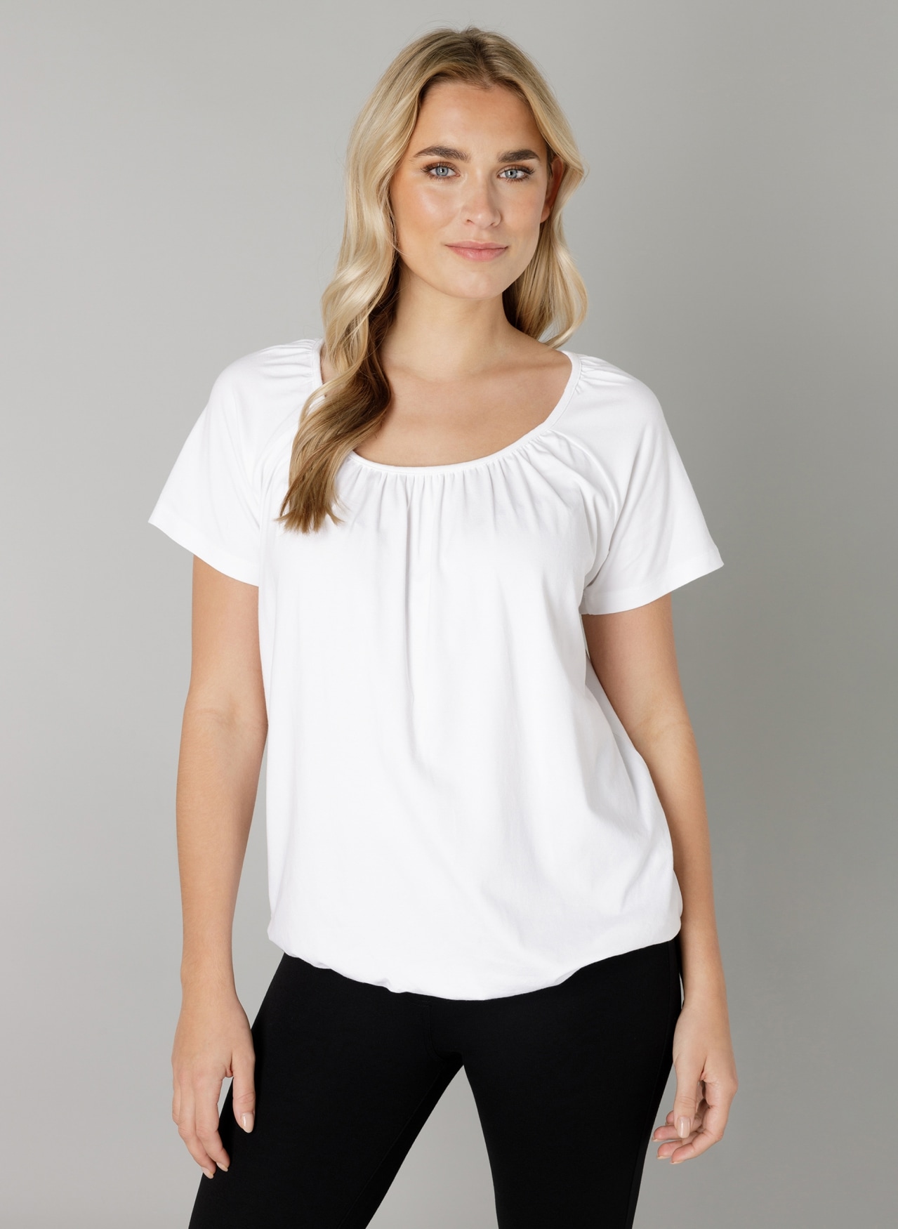 Base Level T-Shirt »Yona« Mit Raffung Am Rundhalsausschnitt