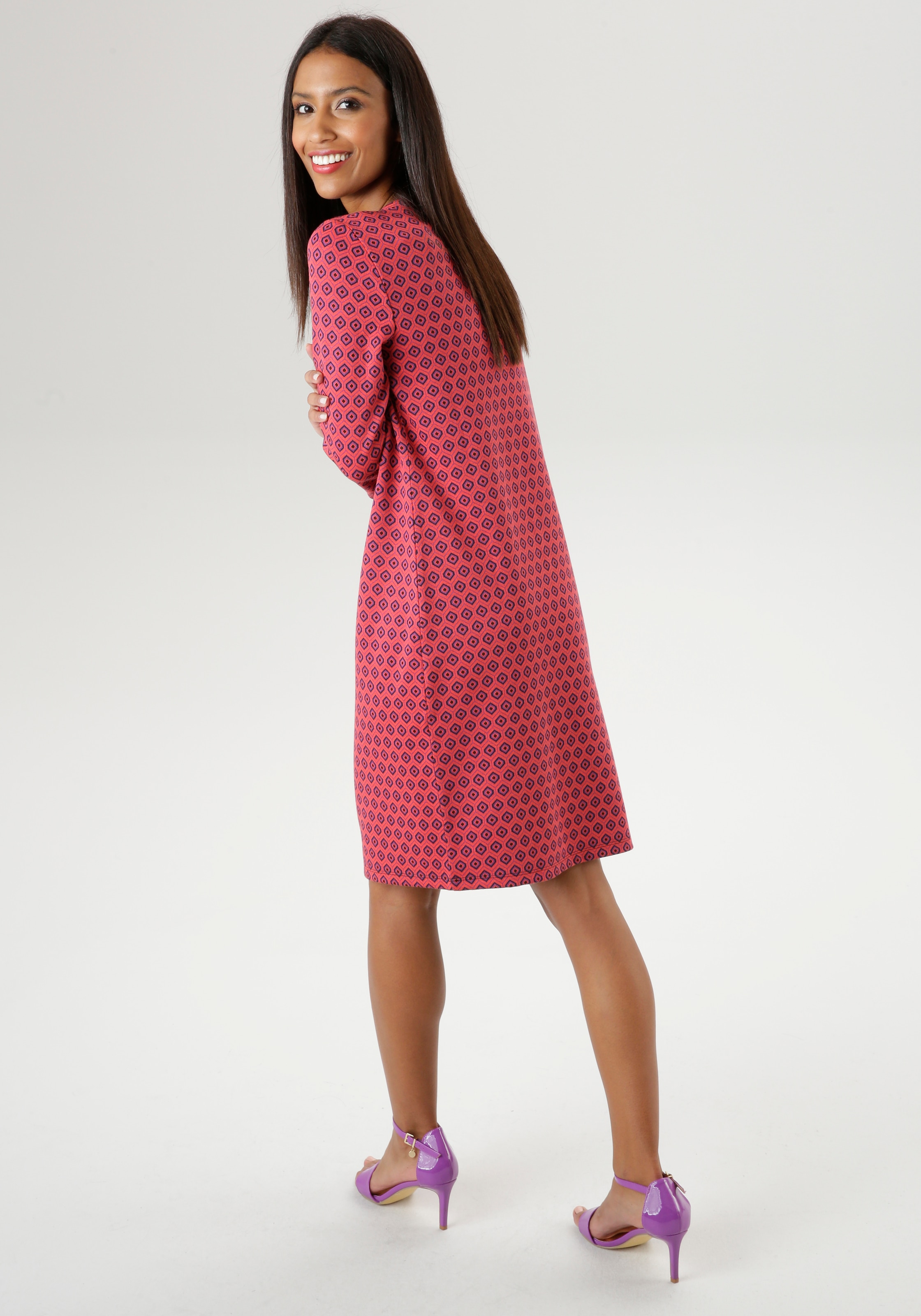 mit trendy Retromuster NEUE Aniston - KOLLEKTION bestellen SELECTED Jerseykleid,