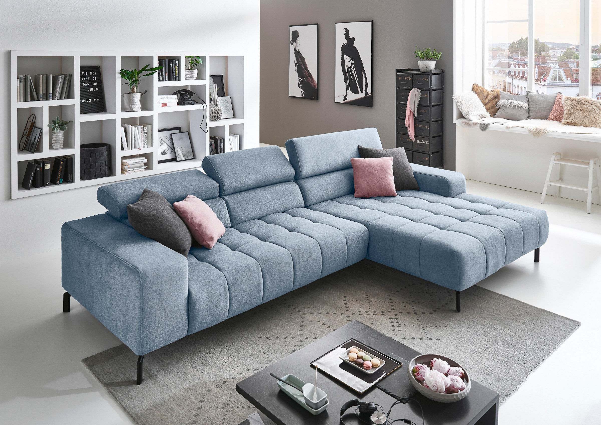 Die PlanBar Ecksofa »MP-IN18022 L-Form« mit Kopfteilverstellung & Zierkissen, optional Sitztiefenverstellung