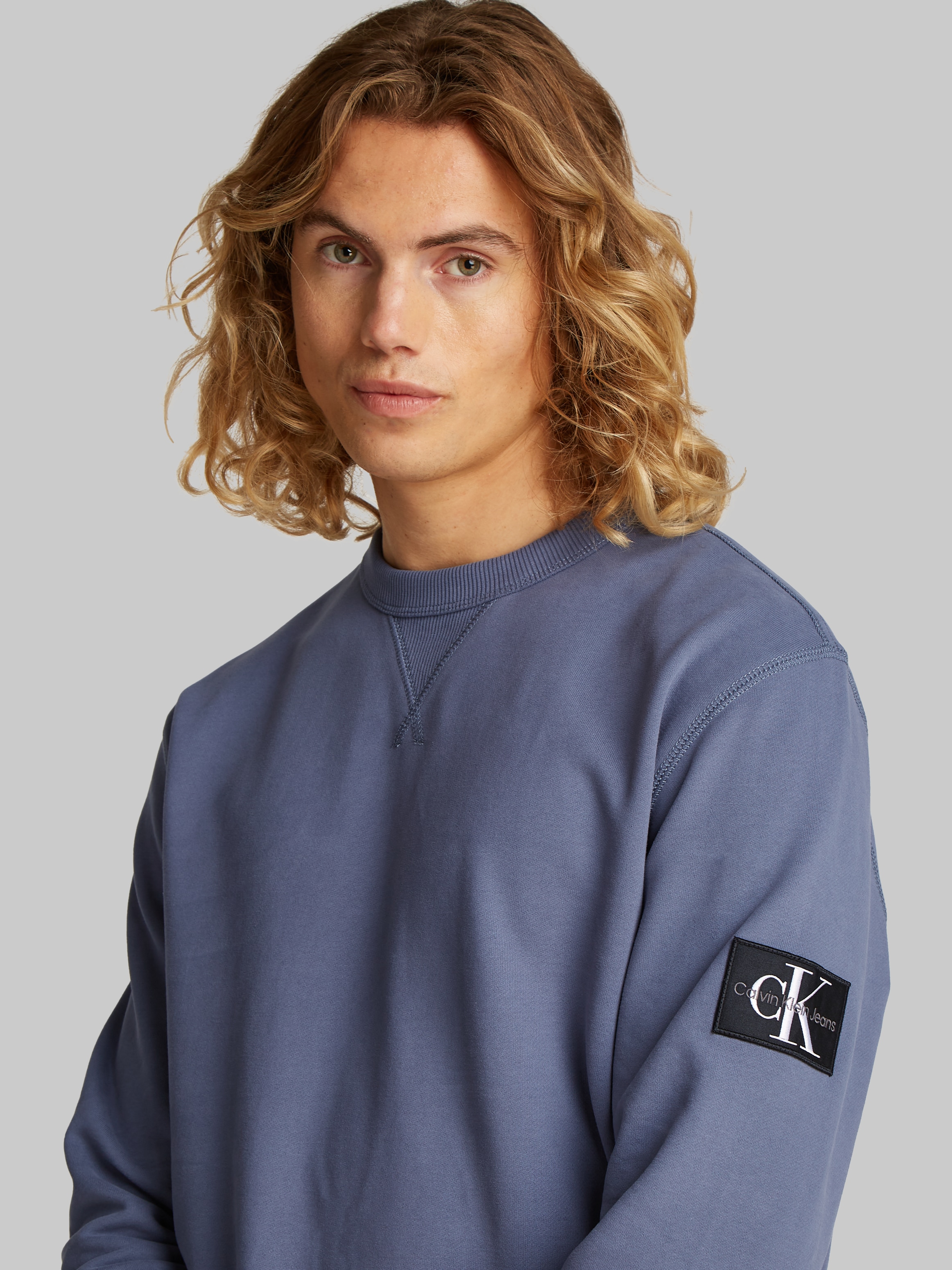 Calvin Klein Jeans Sweatshirt »BADGE CREW NECK«, mit Logopatch