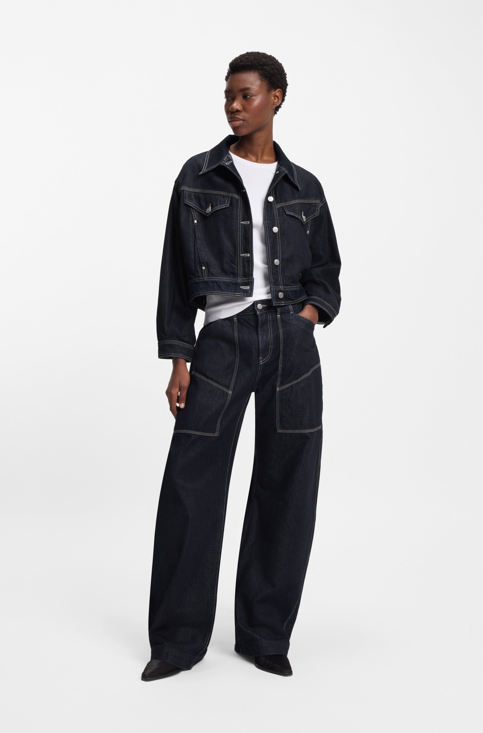 BOSS ORANGE Jeansjacke »BOMBER TRUCKER 1.0 Premium Damenmode« in Cropped-Länge