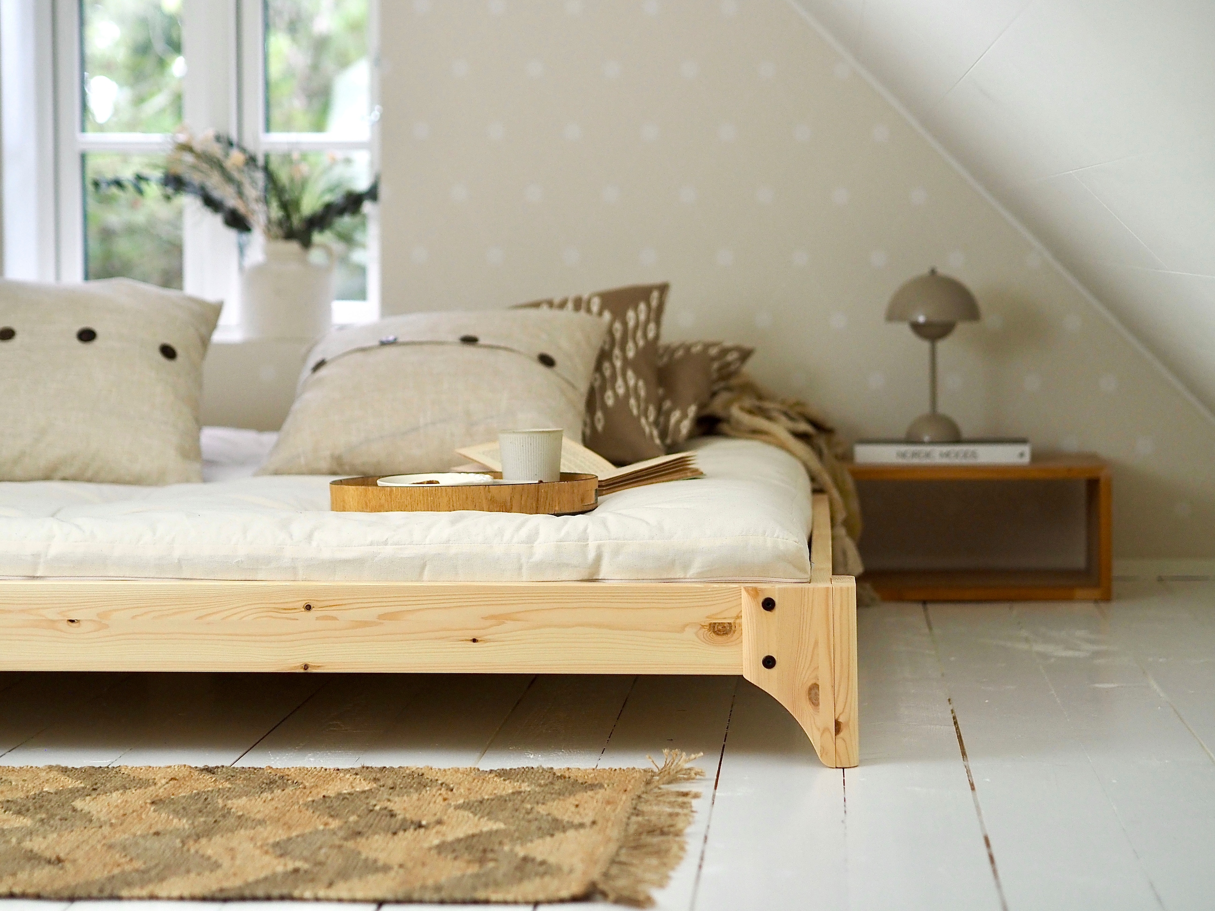 Karup Design Futonbett »Elan Bettgestell, massiv Kiefernholz, minimalistisches Scandi Design« Inklusive Lattenrost, in verschiedenen Breiten erhältlich