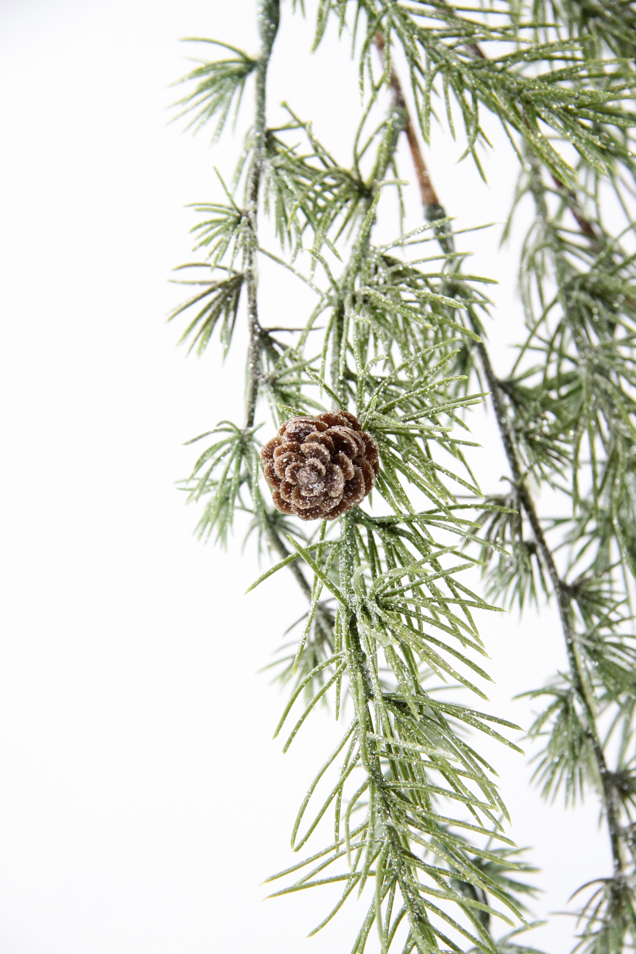 I.GE.A. Kunstzweig »Kieferhänger« Kieferzweig hängend mit Zapfen Schnee geeist Kunsttanne Deko Dekozweig