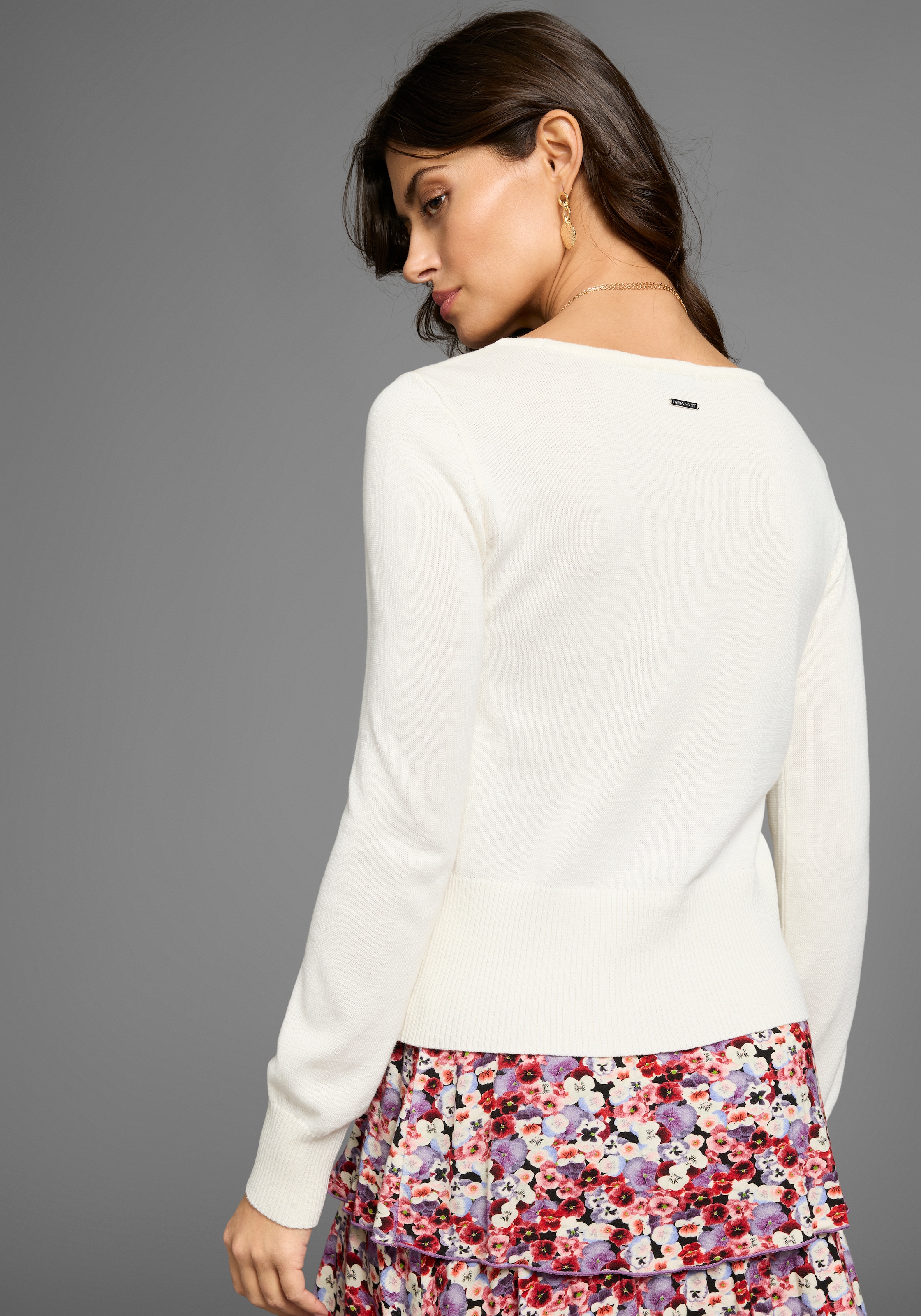 Laura Scott Strickjacke mit modischen Bändern zu schließen