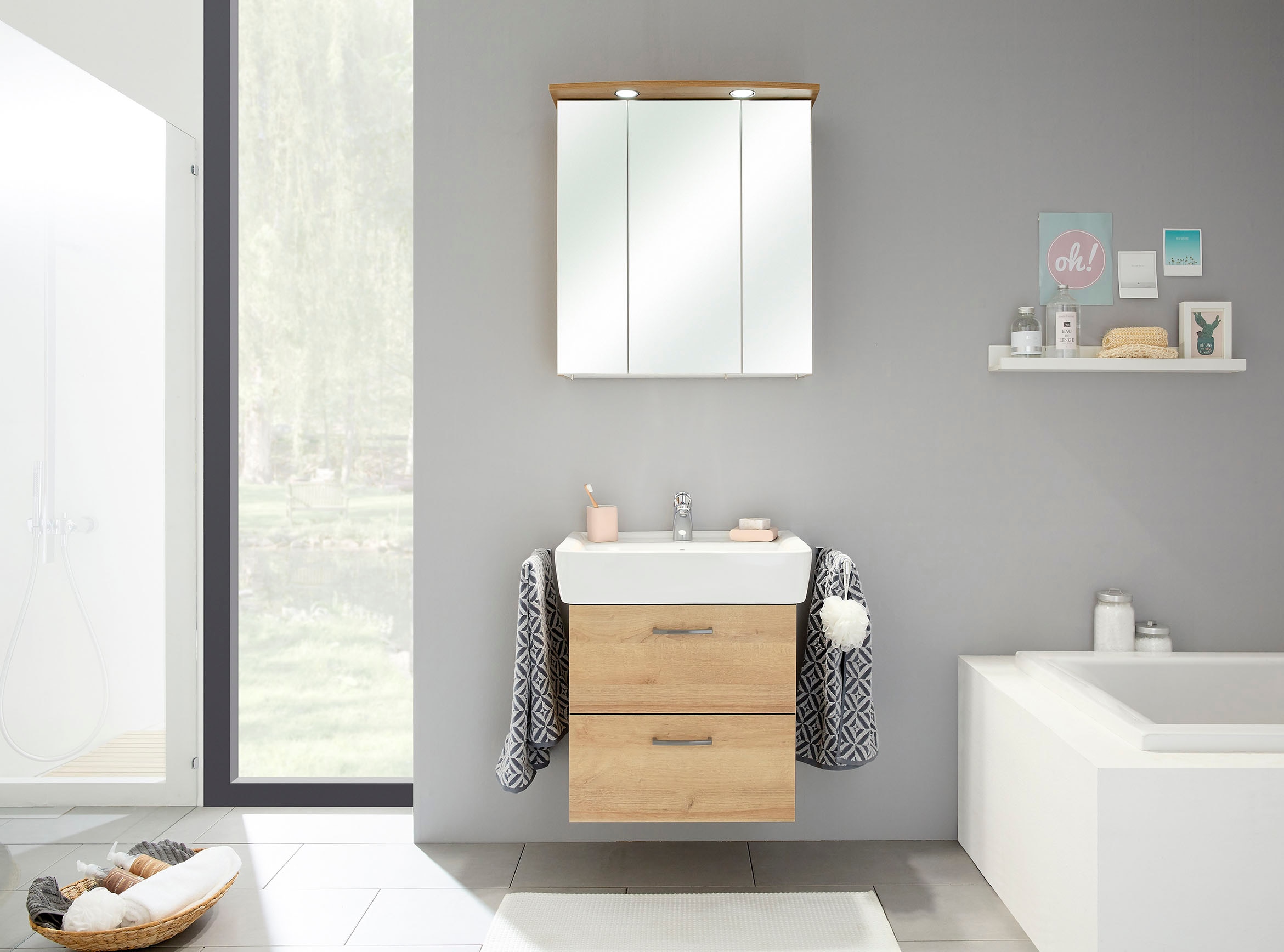 Saphir Spiegelschrank »Quickset 919 Badschrank, 3 Spiegeltüren, 6 Einlegeböden, 65 cm breit«, inkl. LED-Beleuchtung, Türdämpfer, Schalter-/Steckdosenkombination