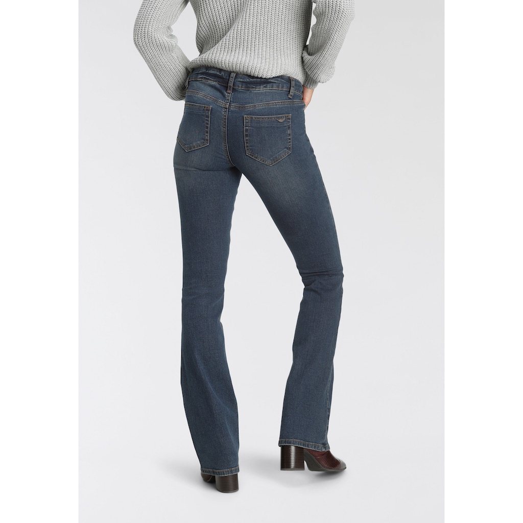 Arizona Bootcut-Jeans »mit Keileinsätzen«, Low Waist