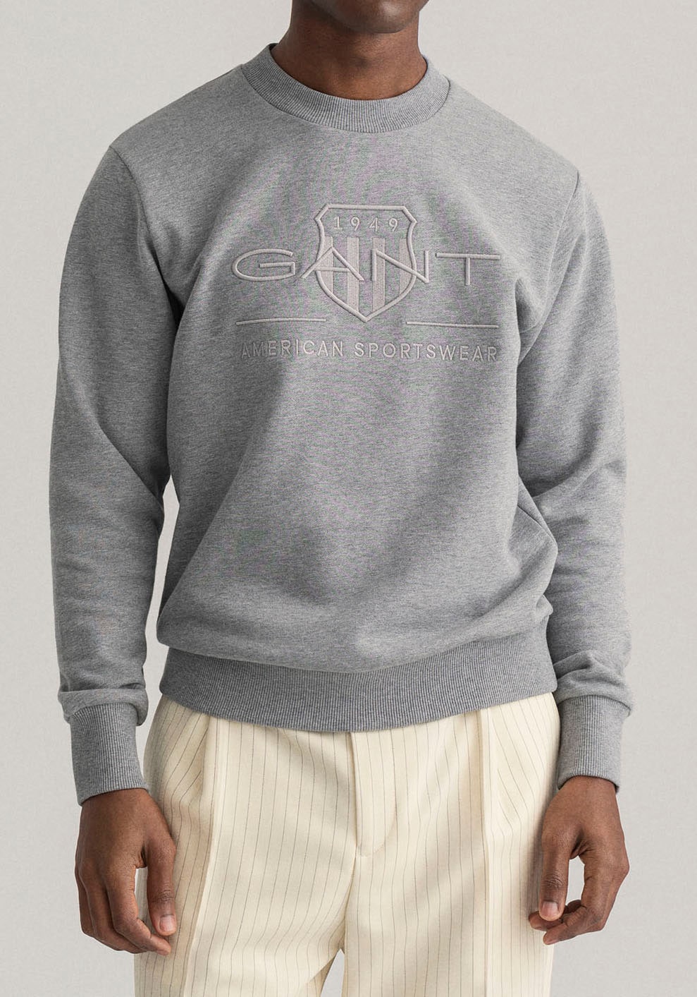 Logostickerei Gant C-NECK«, bestellen auf Sweatshirt Brust ARCHIVE mit der SHIELD TONAL »D1.