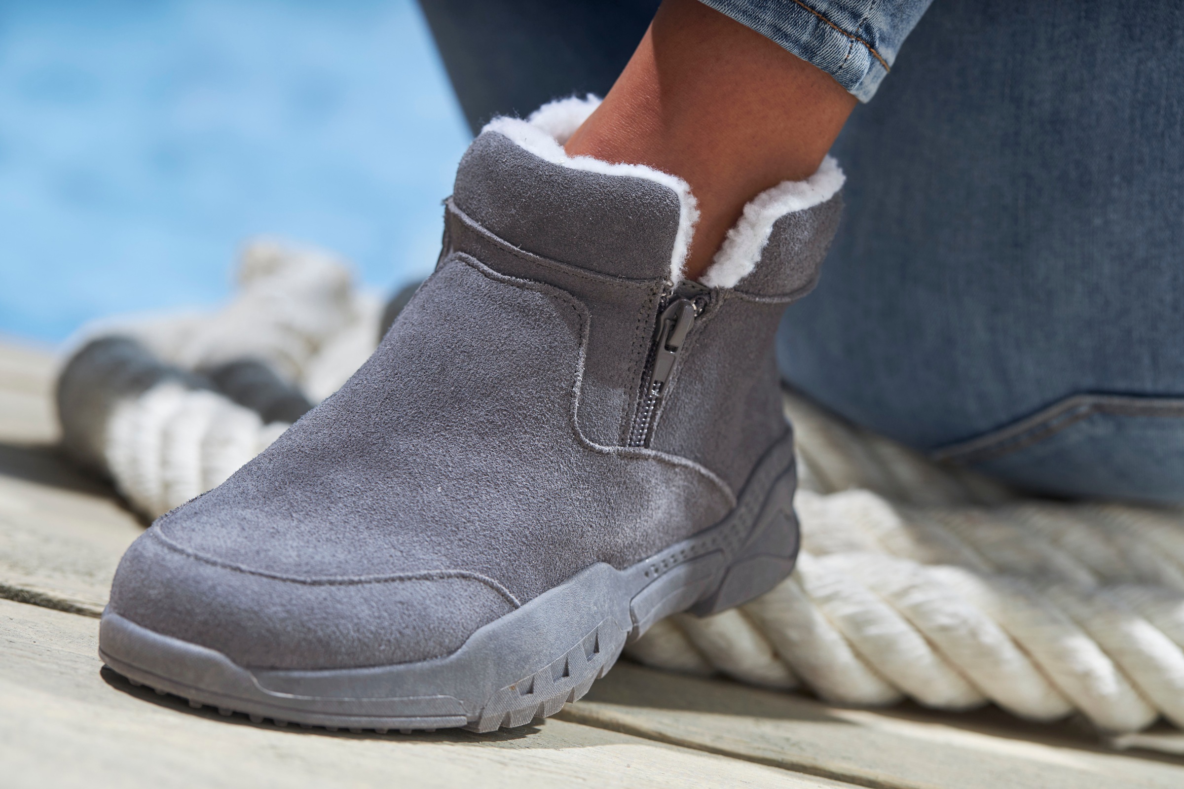 Vivance Stiefelette, aus Veloursleder und mit Warmfutter, Winterstiefel, Stiefel, Boots