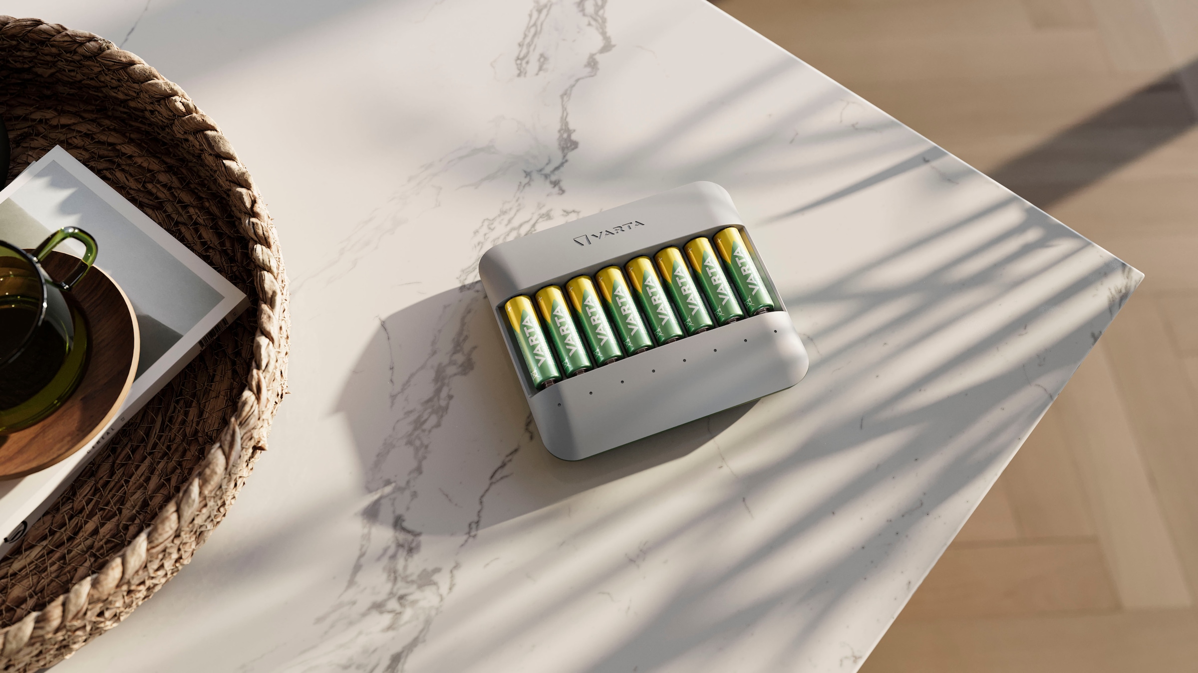 VARTA Batterie-Ladegerät »Eco Charger Multi Recycled + 8x AA 2100 mAh«, 2000 mA, (Packung)