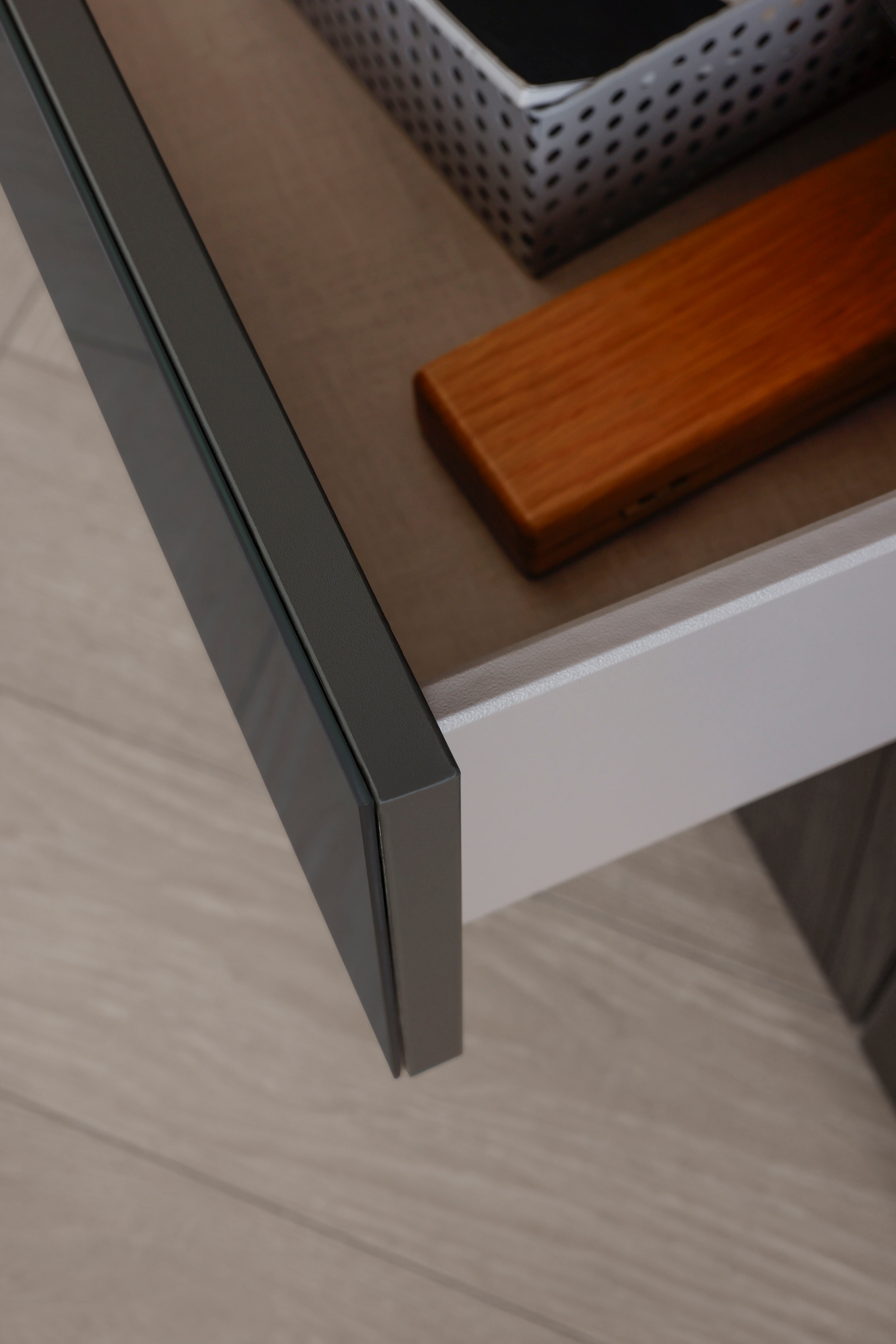rauch Kombikommode »Kommode Türkommode Sideboard Kombikommode FLIPP mit Glasfront«, (Breite 200 cm mit 2 Einlegeböden), 3-türig, 3 Schubladen, Soft-Close-Funktion, Oberboden und Front Glas