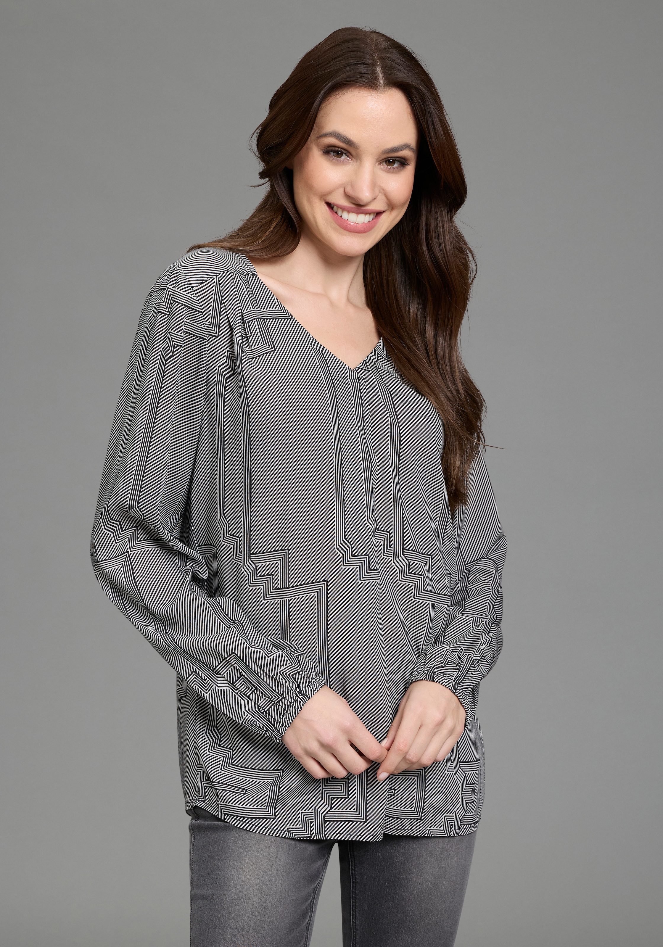 DELMAO Schlupfbluse femininer Stil, Langarm, aus Viskose, mit V-Ausschnitt