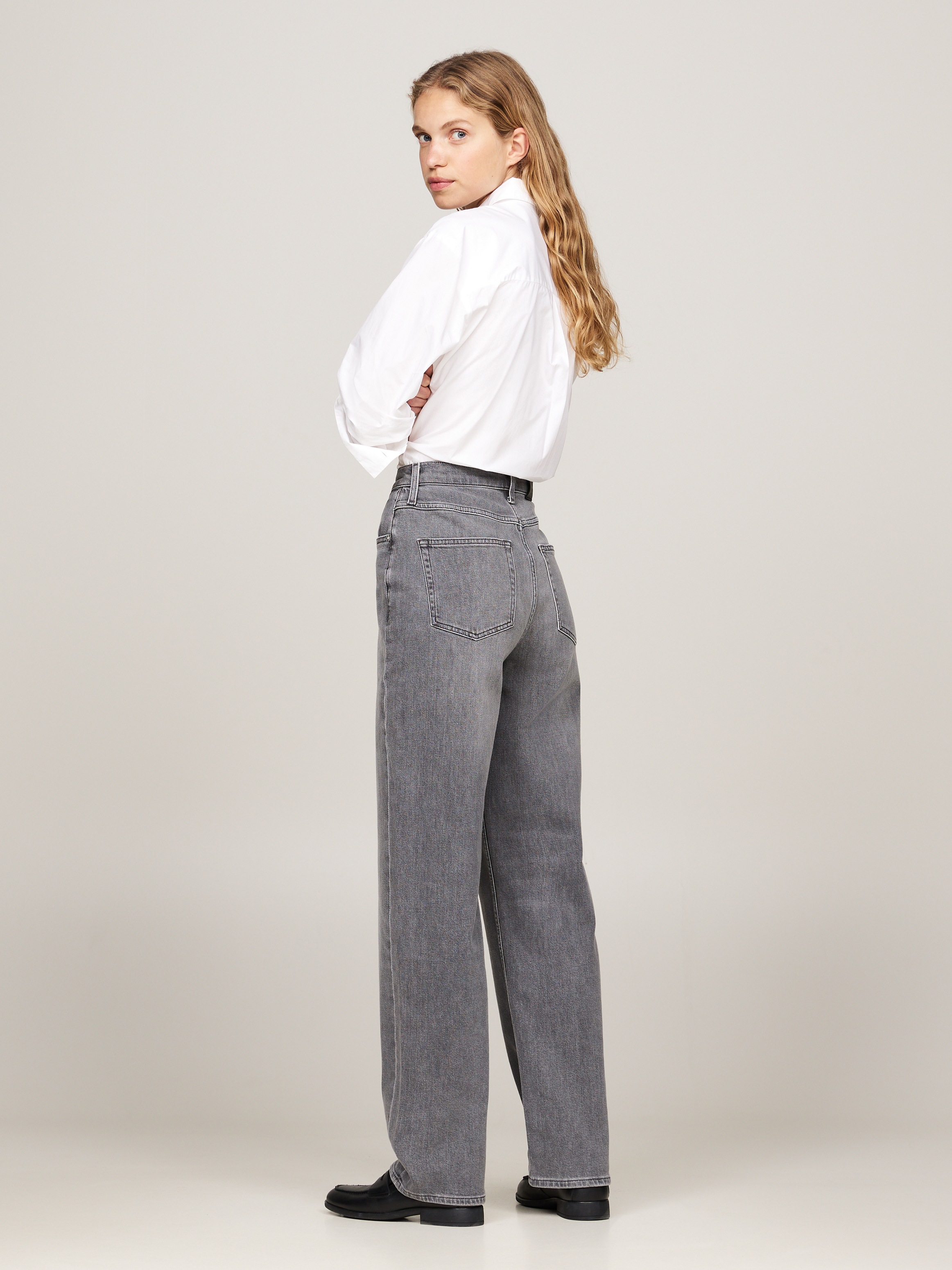 Tommy Hilfiger Straight-Jeans »RELAXED STRAIGHT HW GER«, mit Tommy Hilfger Logo-Badge