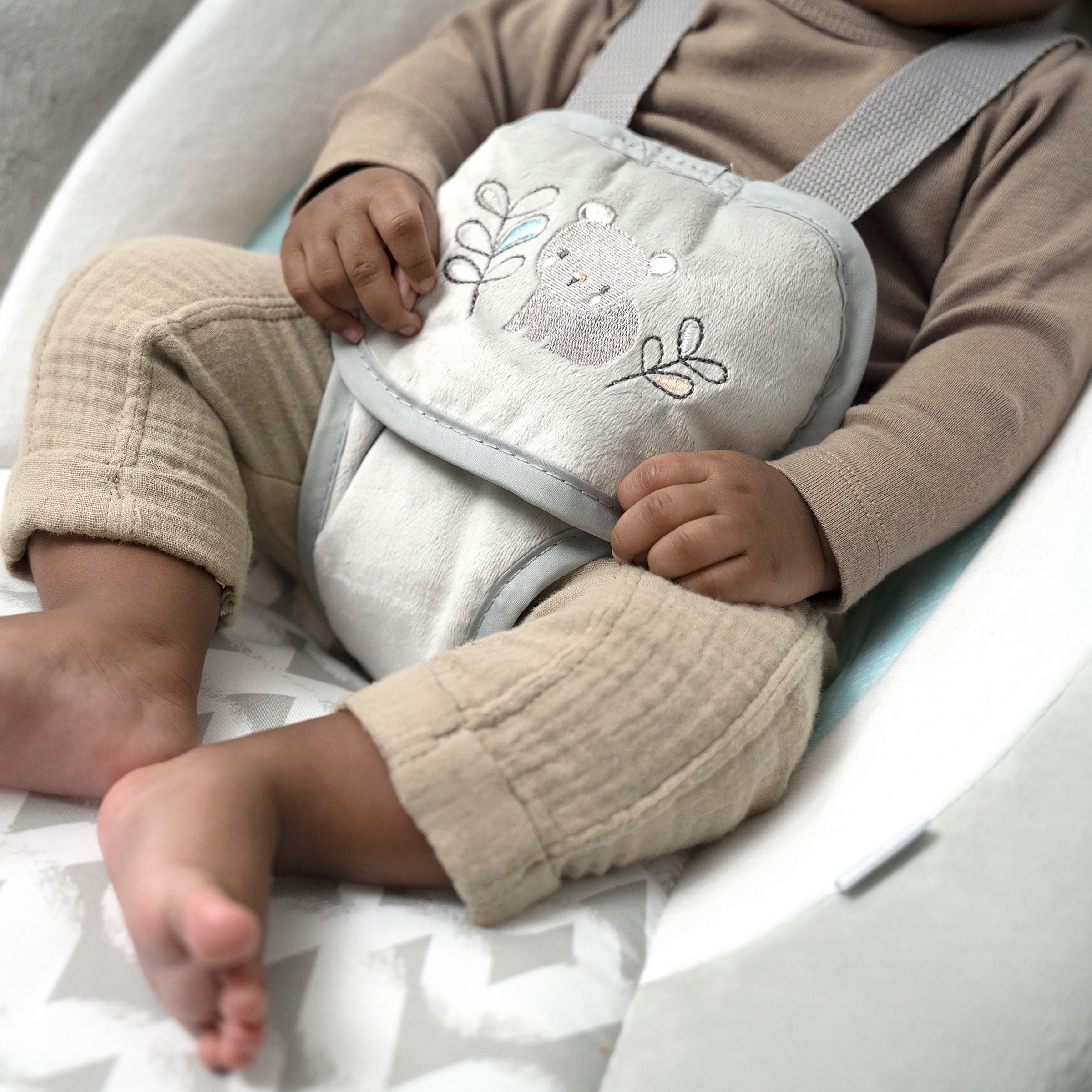 ingenuity Babywippe »SimpleComfort Compact Soothing Swing & Rocker - Raylan«, mit Sound-Effekt