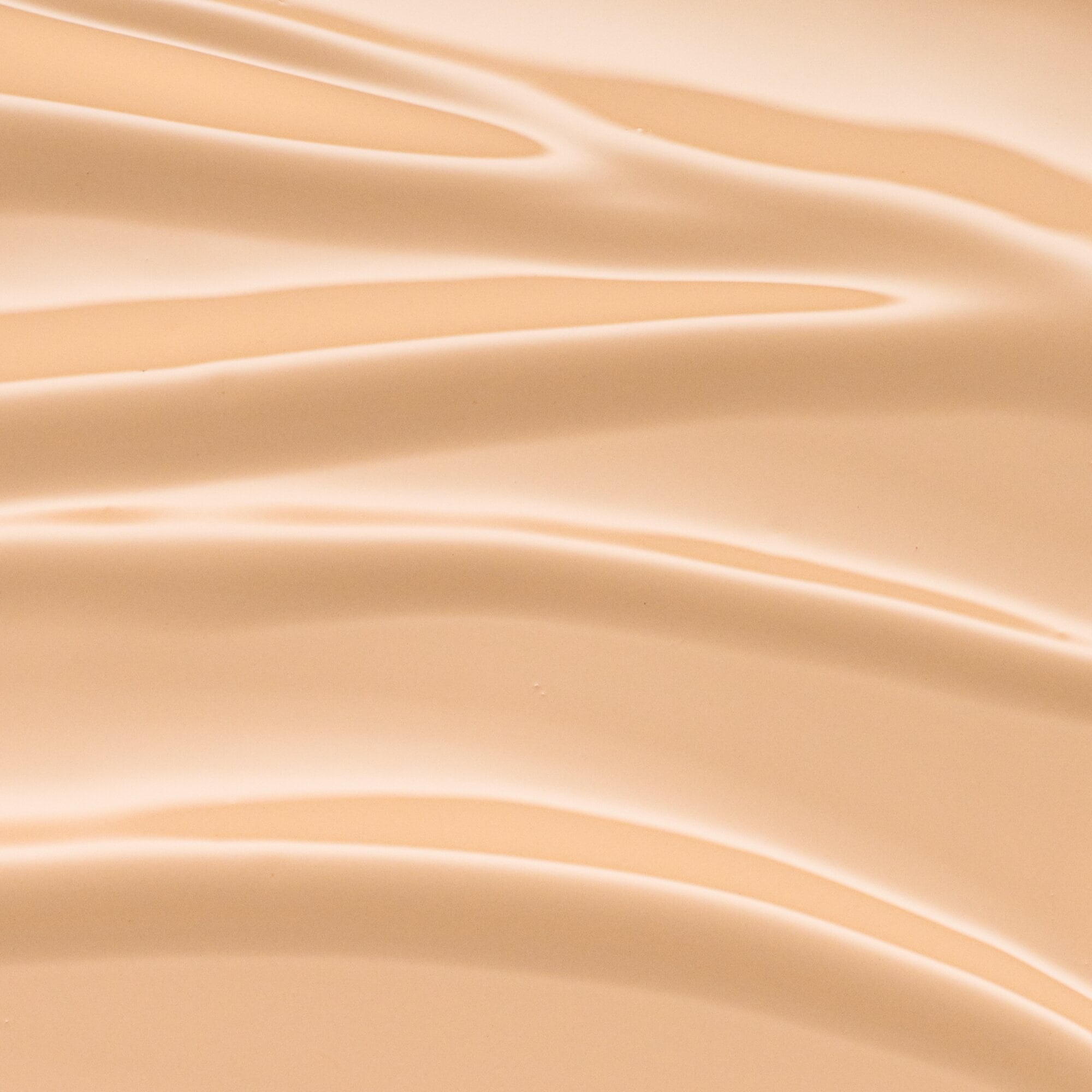 Essence Foundation »BRIGHTEN UP! cushion foundation«, Flüssige Textur, aufbaubare Deckkraft, wasserfest, aufhellend