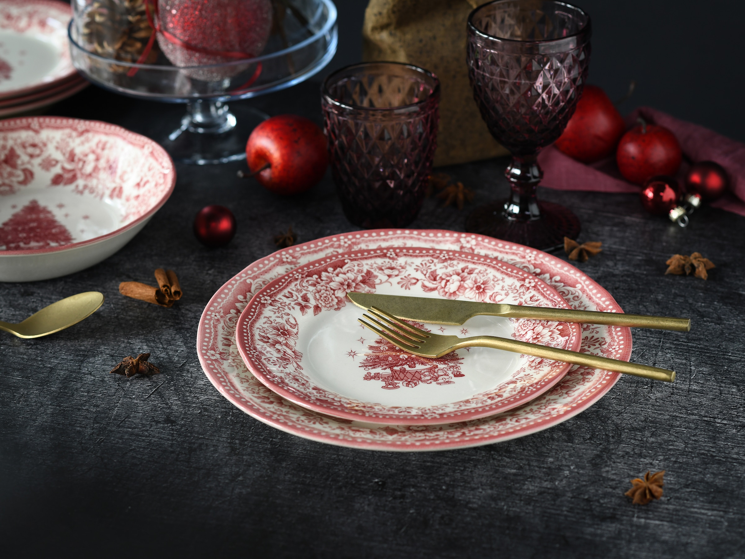 CreaTable Teller-Set »Tannenbaum Rot, Tellerset 12-tlg«, (Set, 12 tlg.), Tannenbaum als Zentralmotiv