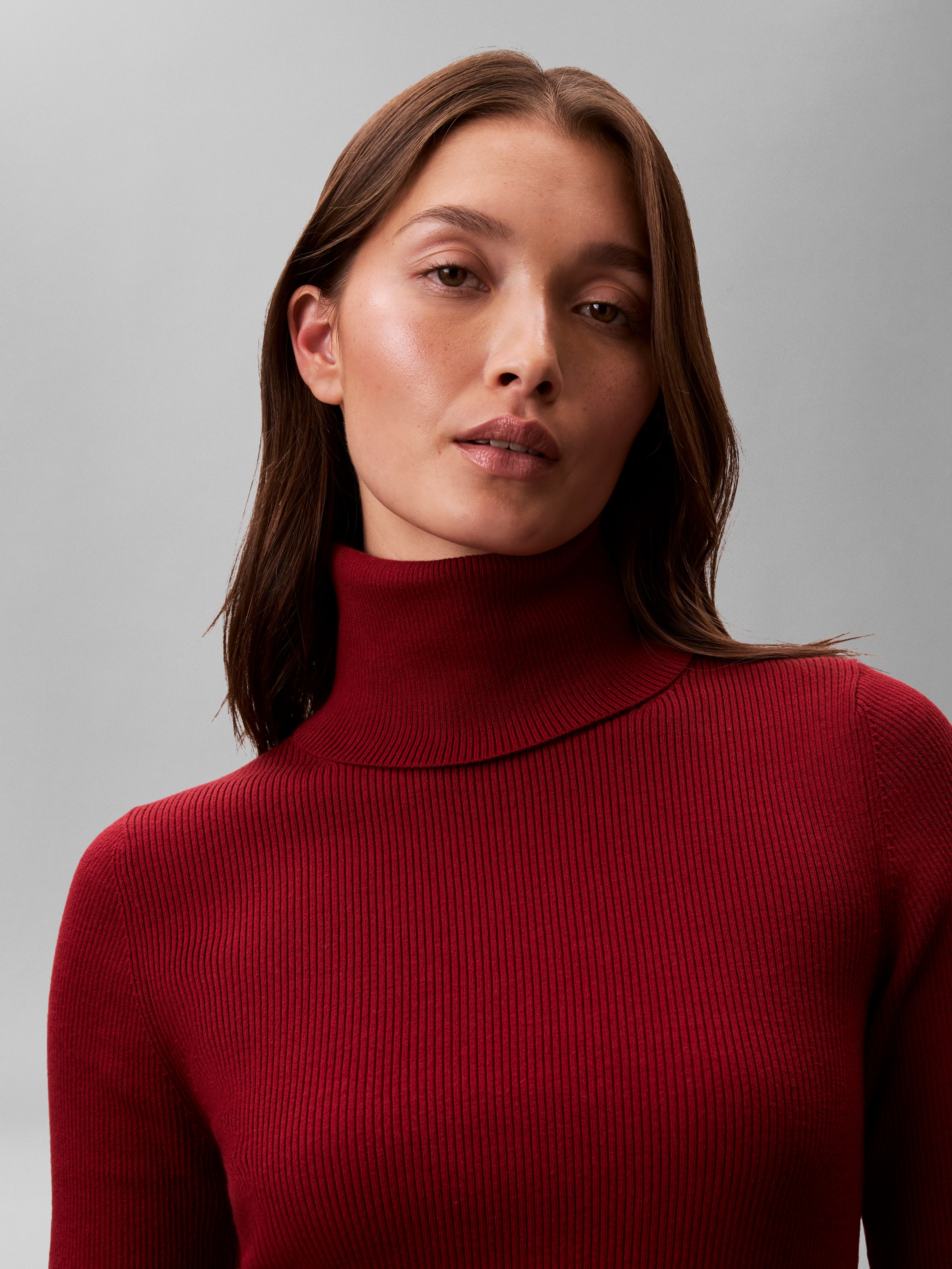 Calvin Klein Jeans Rollkragenpullover Rippstrick, figurbetonte Passform, Markenlabel