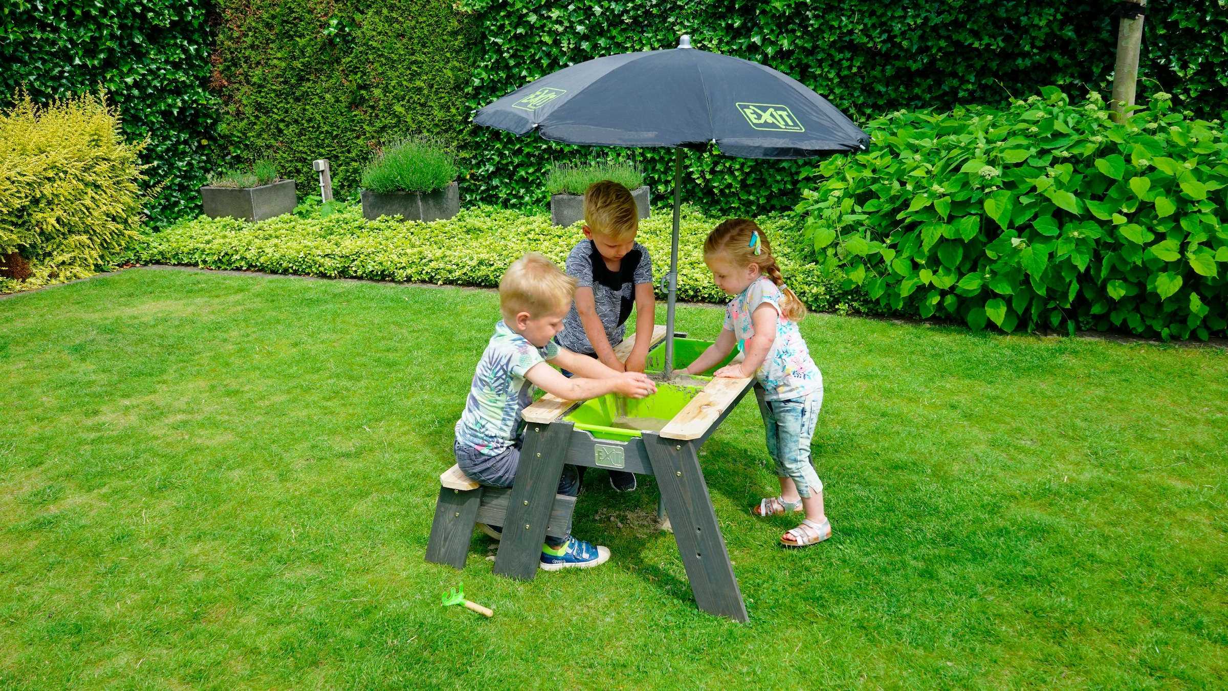 EXIT Spieltisch »Aksent«, mit 1 Bank und Sonnenschirm, FSC® - schützt Wald - weltweit