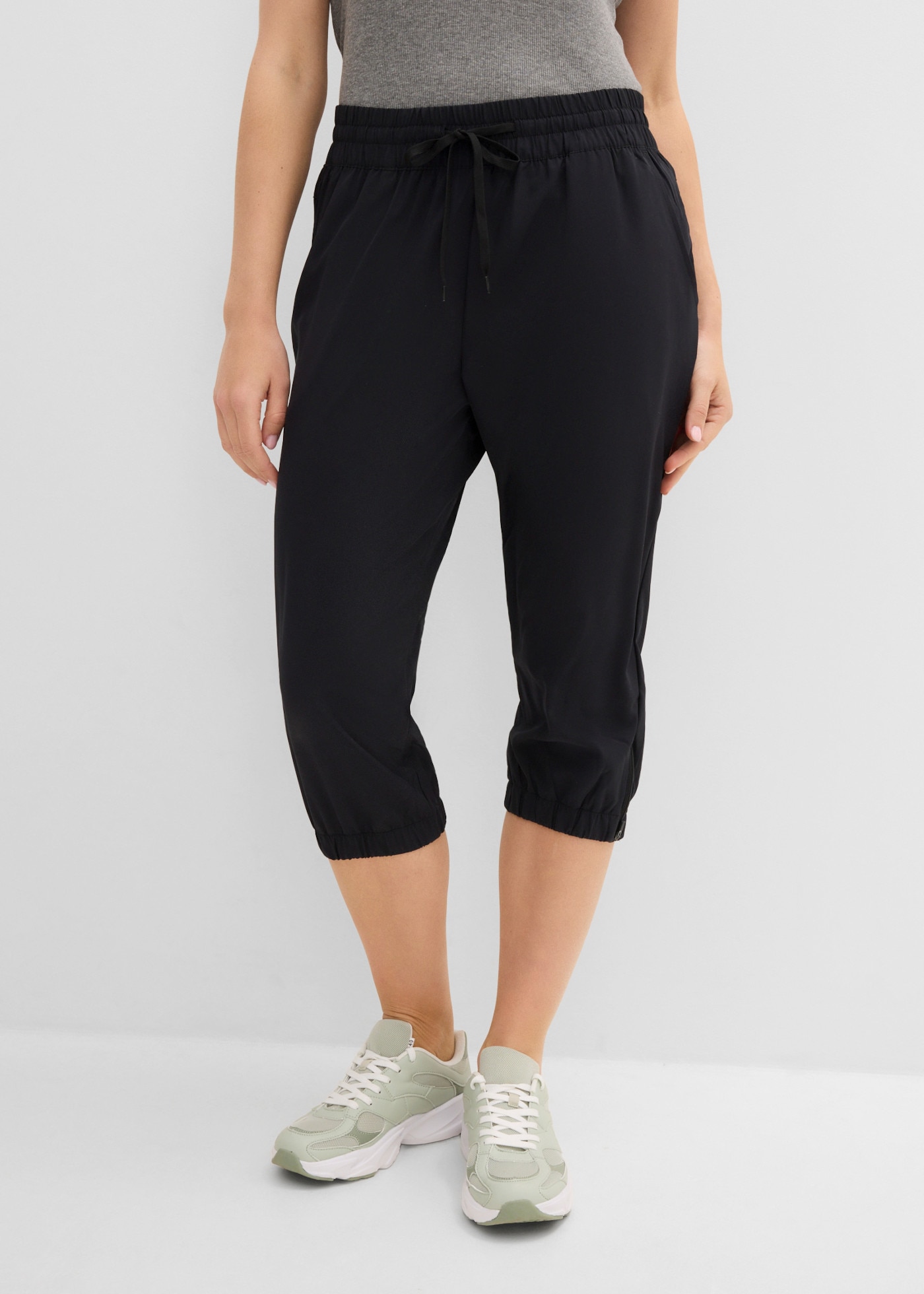 bonprix Funktionshose  in 7/8 länge, Seitenschlitze mit Zipper, Reißverschlusstasche hinten