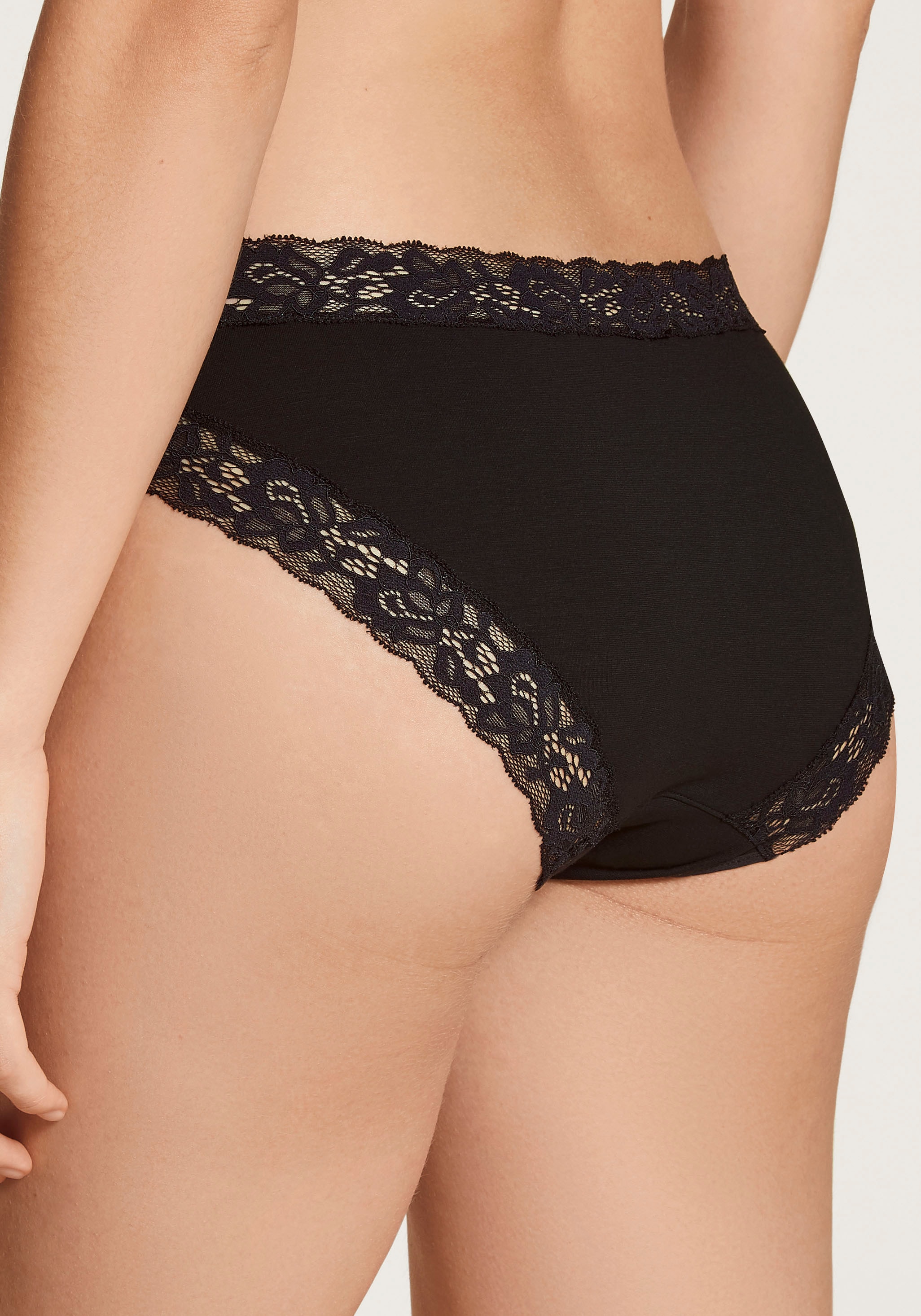 CALIDA Slip »Natural Comfort Lace« verspielte Spitze, Regular-Cut, elastischer Single Jersey, weich