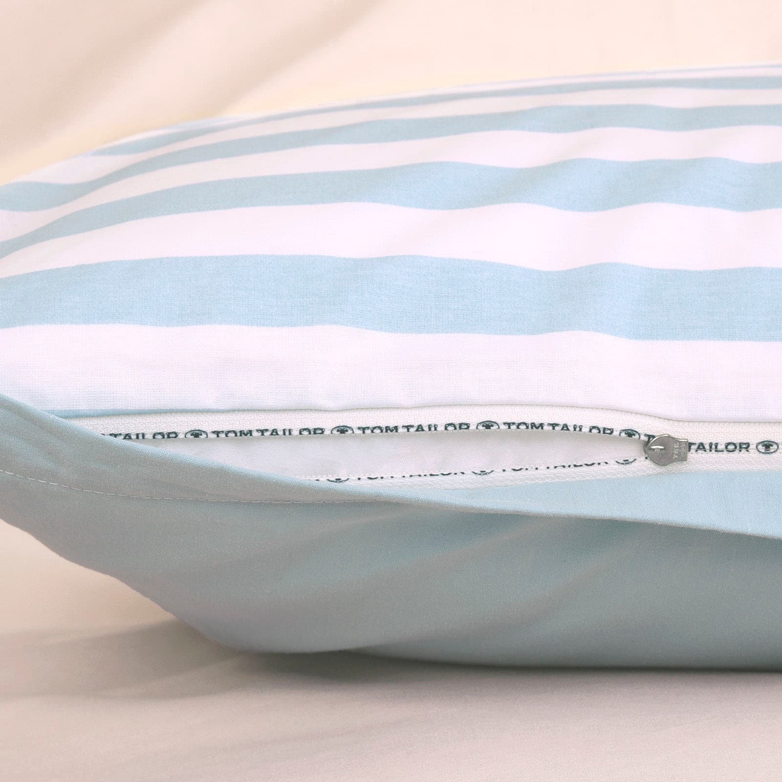 TOM TAILOR HOME Bettwäsche »STRIPES WITH A KICK in Gr. 135x200cm oder 155x220cm«, new bedroom, farbige Paspel am Kissen