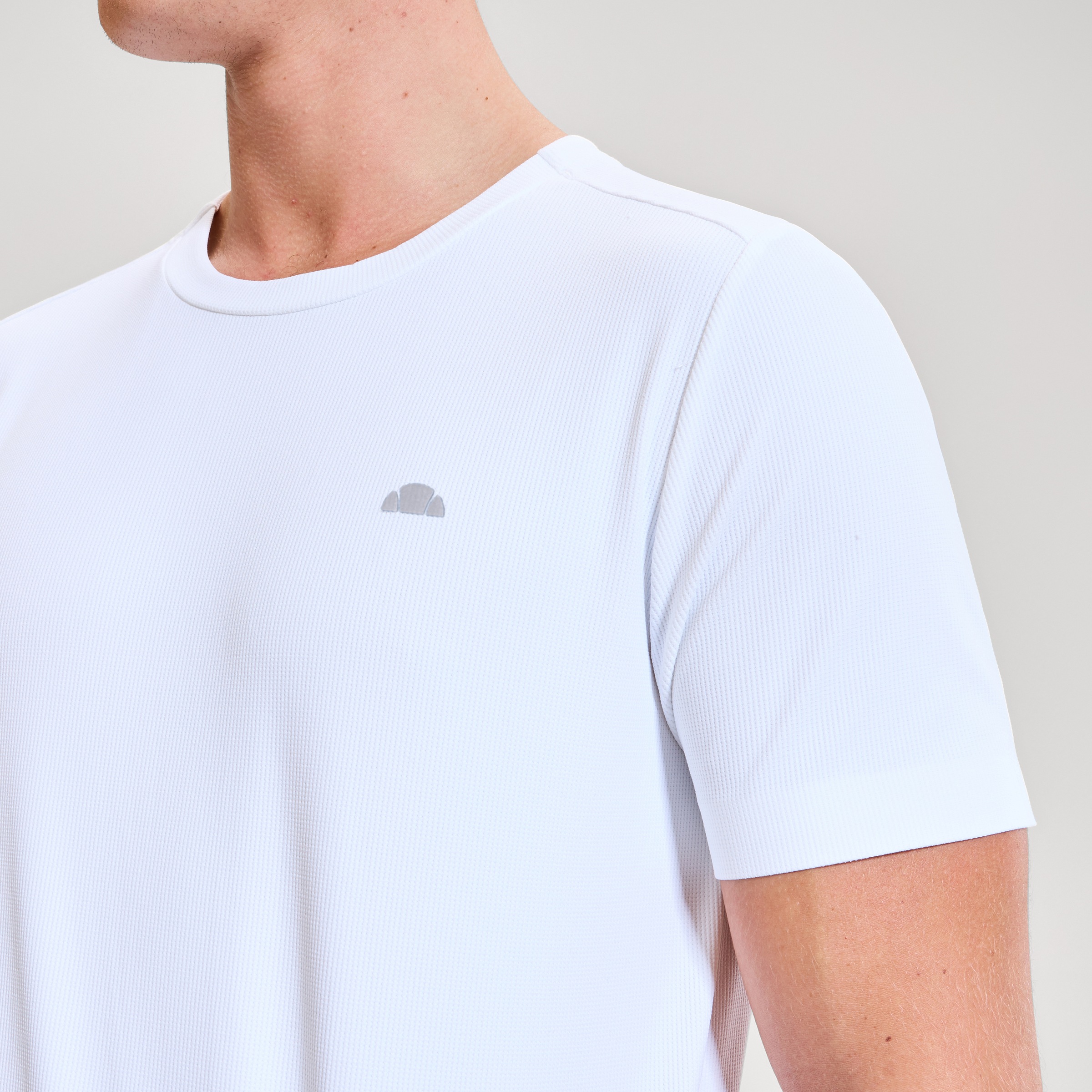 Ellesse Funktionsshirt »TELLER TEE« mit Rundhalsausschnitt, aus Polyamid und Elasthan, Kurzarm