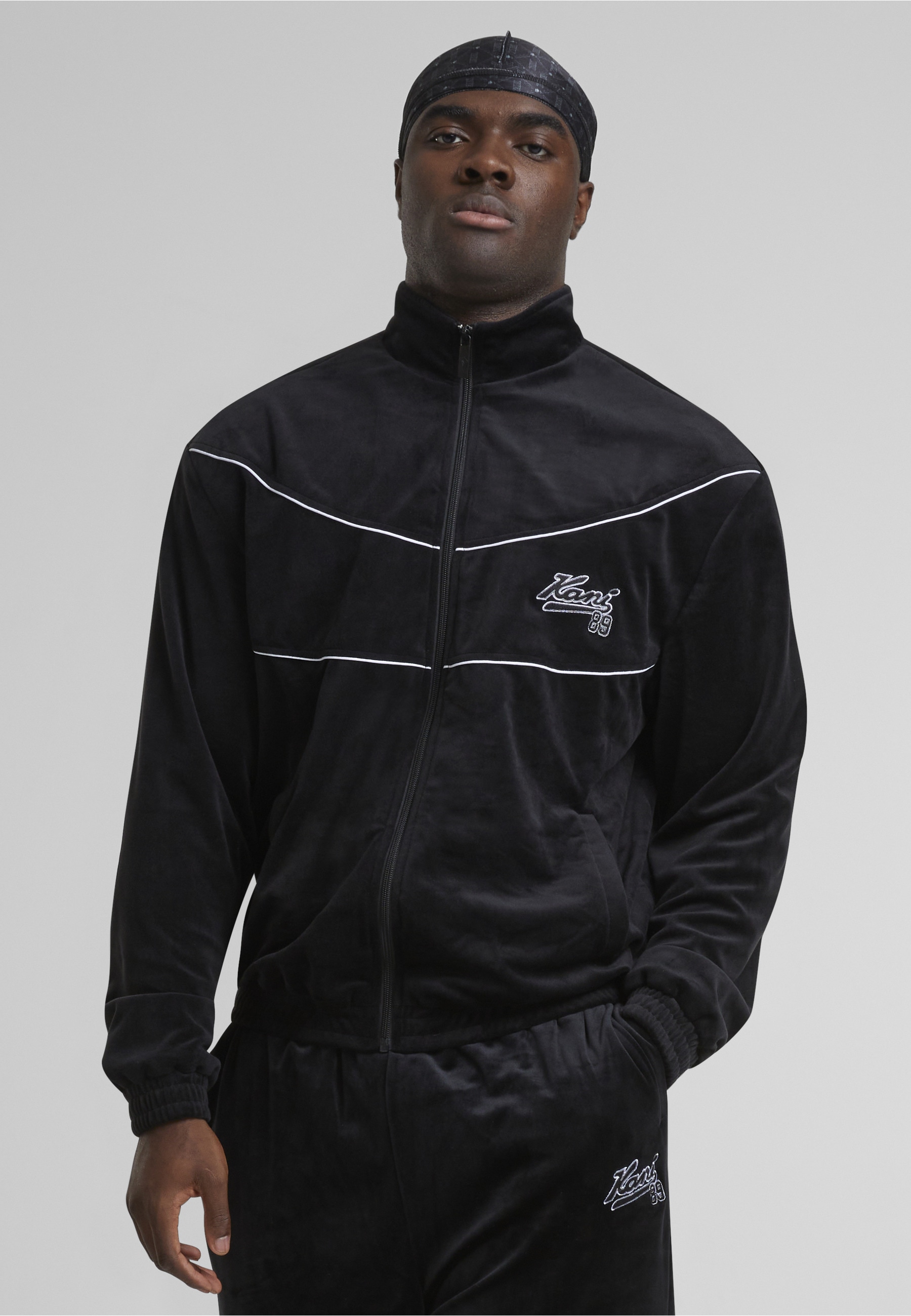 Karl Kani Trainingsjacke »Karl Kani Kani Varsity Velours Trackjacket« 1 Stk. tlg. ohne Kapuze