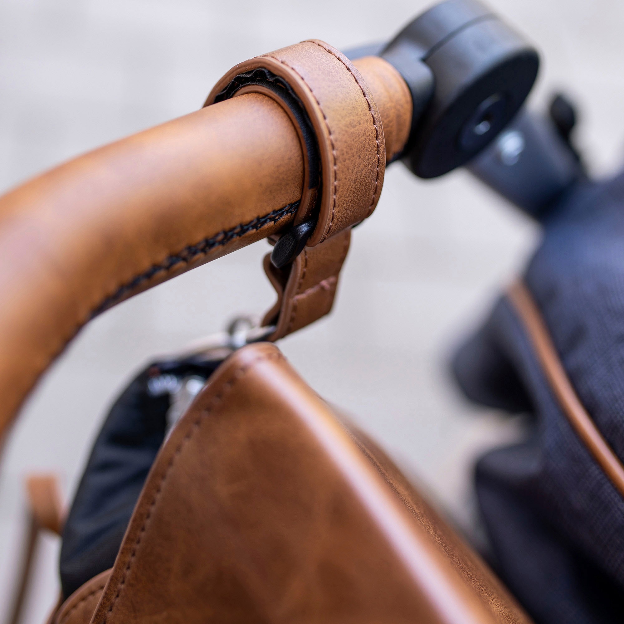 Gesslein Wickeltasche »N°4 schwarz, schwarz-grau«, mit Wickelauflage und Flaschenhalter, Made in Germany