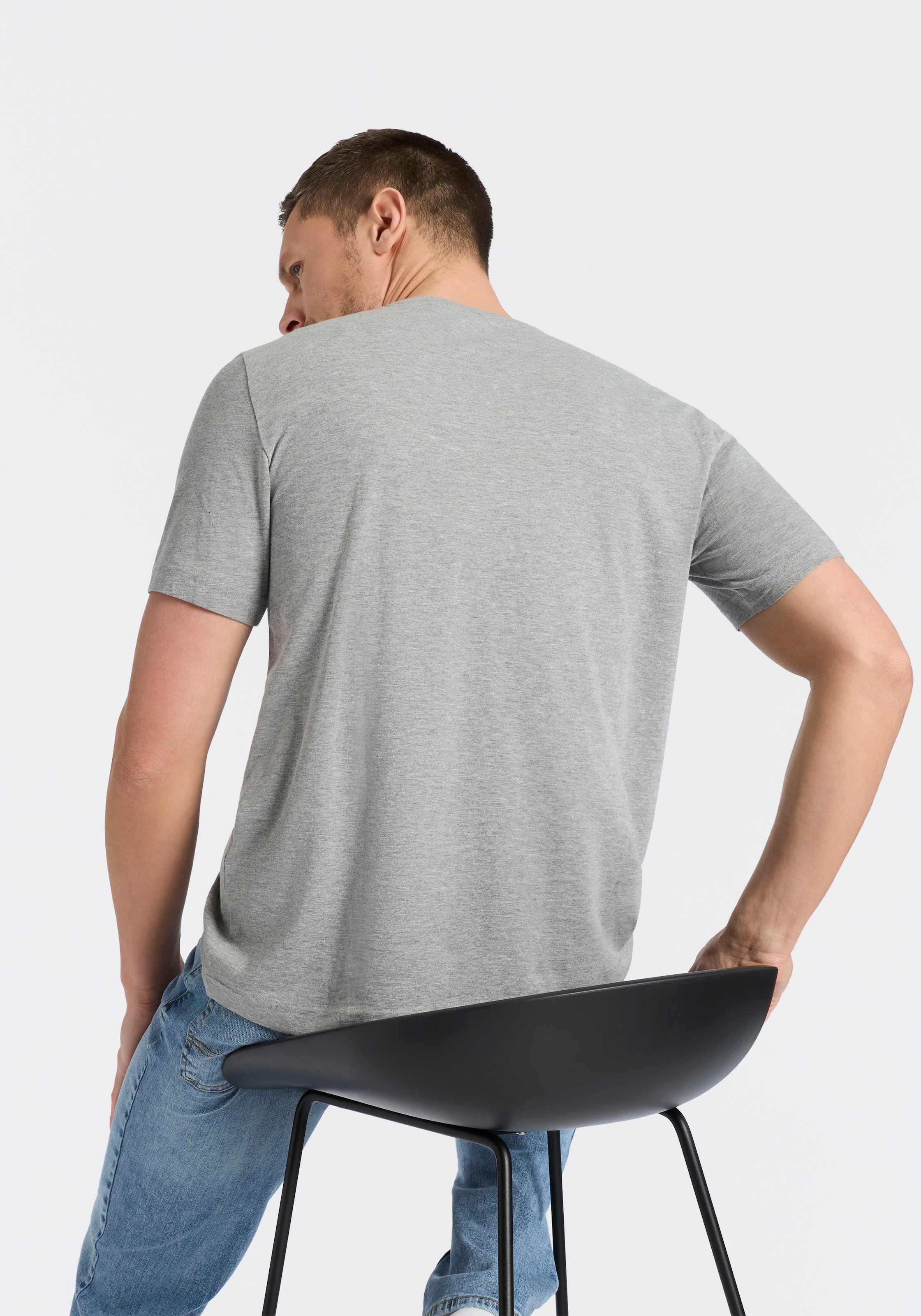 MUSTANG Rundhalsshirt »Alex Logoprint uni« normale Passform, Kurzarm-Design