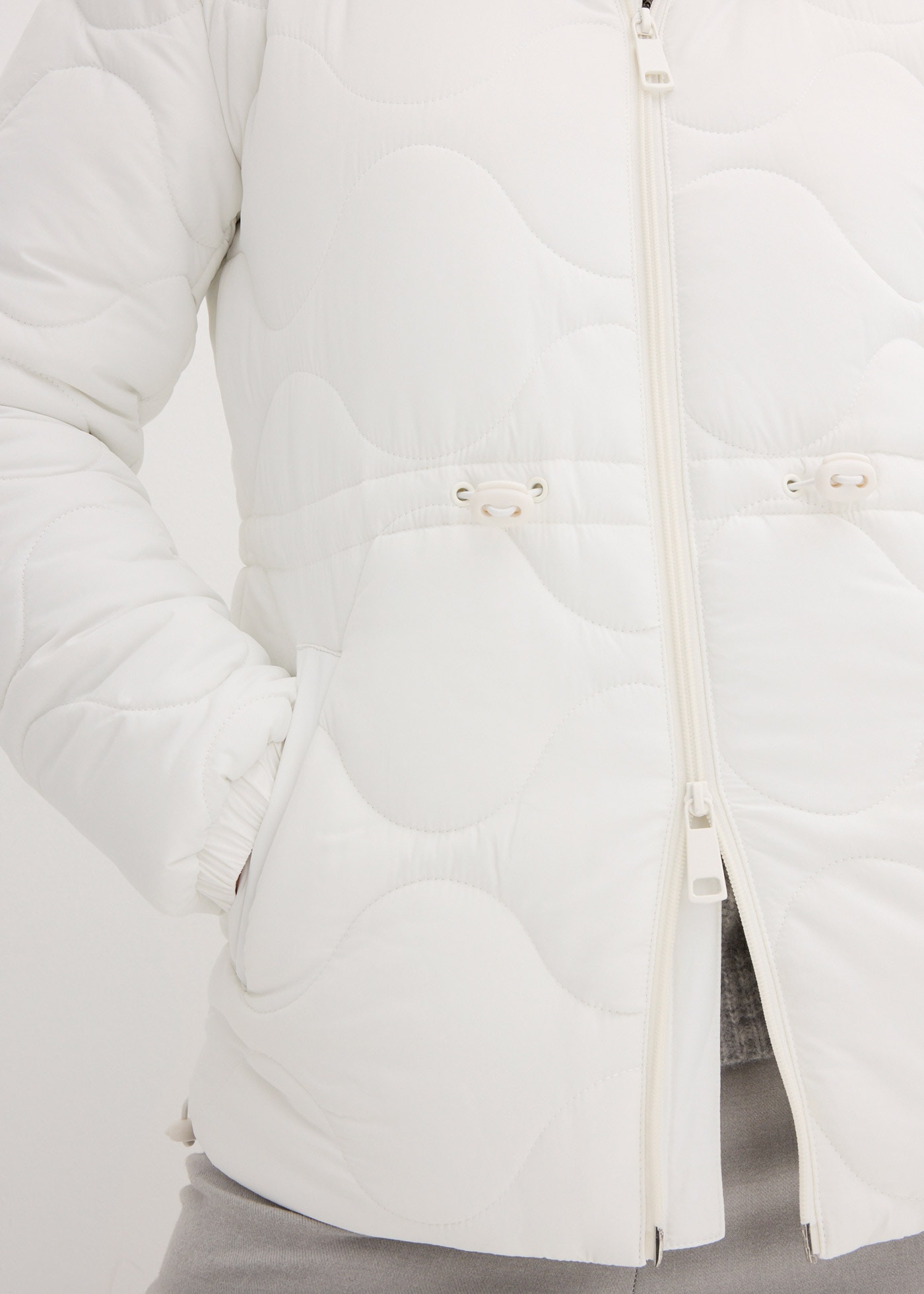 bonprix Steppjacke »Steppjacke« mit Kapuze Casual Stil, Kurzparka mit Taillen-Kordelzug, hochwertige Steppung