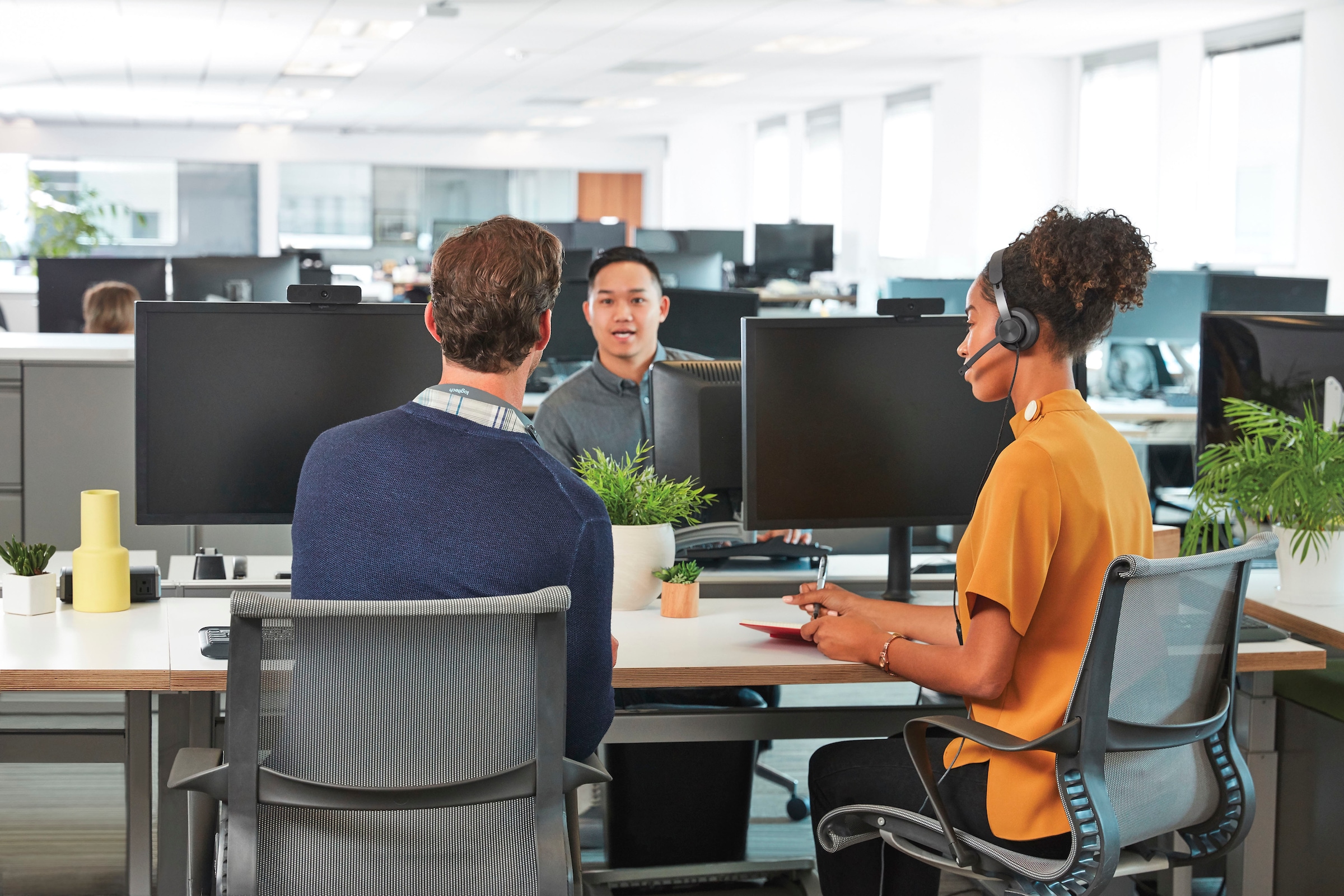Logitech Kopfhörer »Zone Wired UC«, integrierte Steuerung für Anrufe und Musik