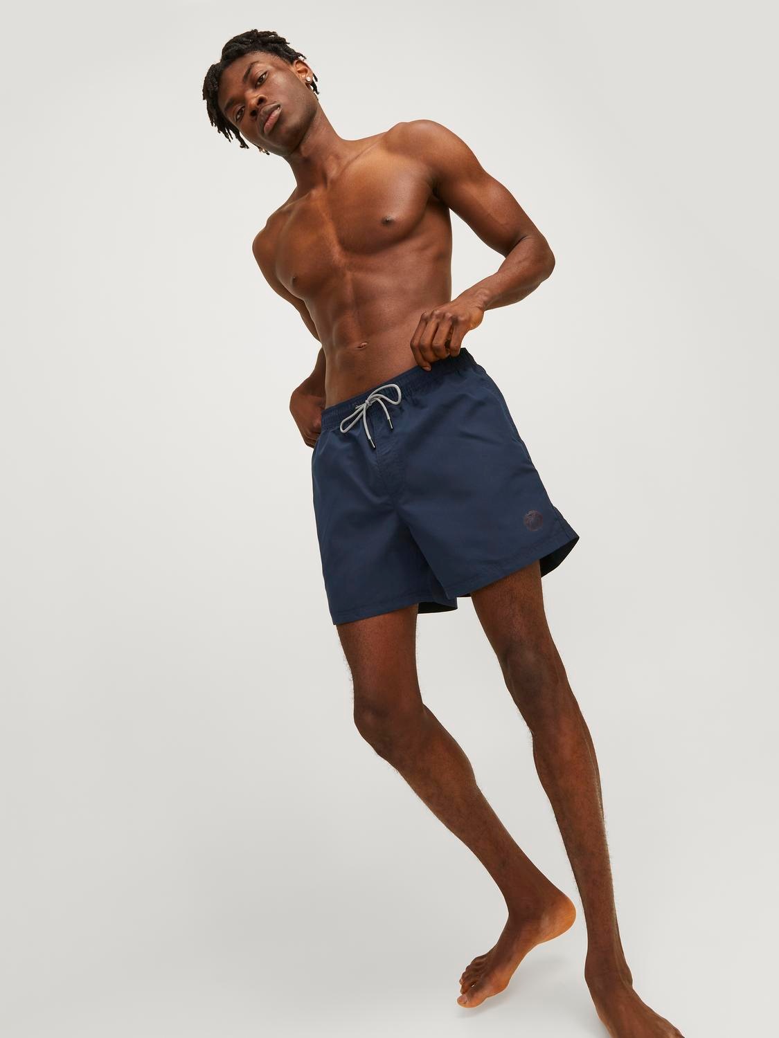 8. Bild von Jack & Jones Badeshorts »JPSTFIJI JJSWIM SOLID SN LY«, gut geschnittene Schwimm-Shorts für den Strand aus recyceltem Garn