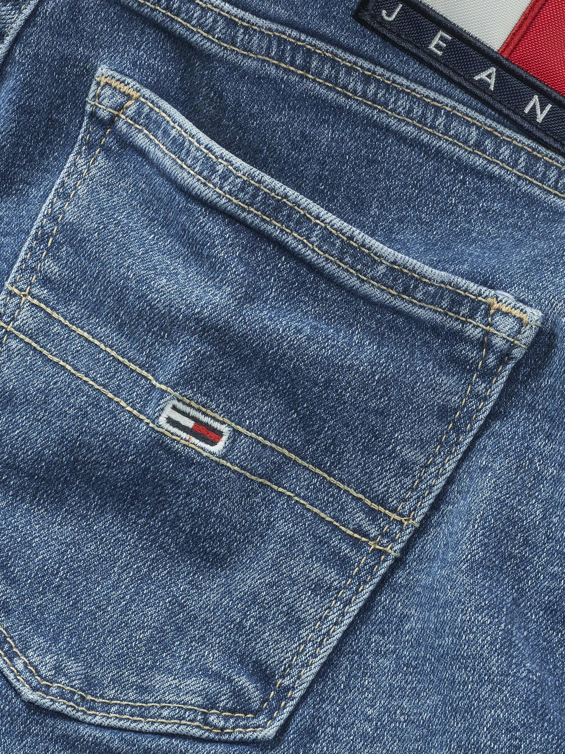 Tommy Jeans Skinny-fit-Jeans »NORA MR SKNY AH1280«, mit Logo-Badge