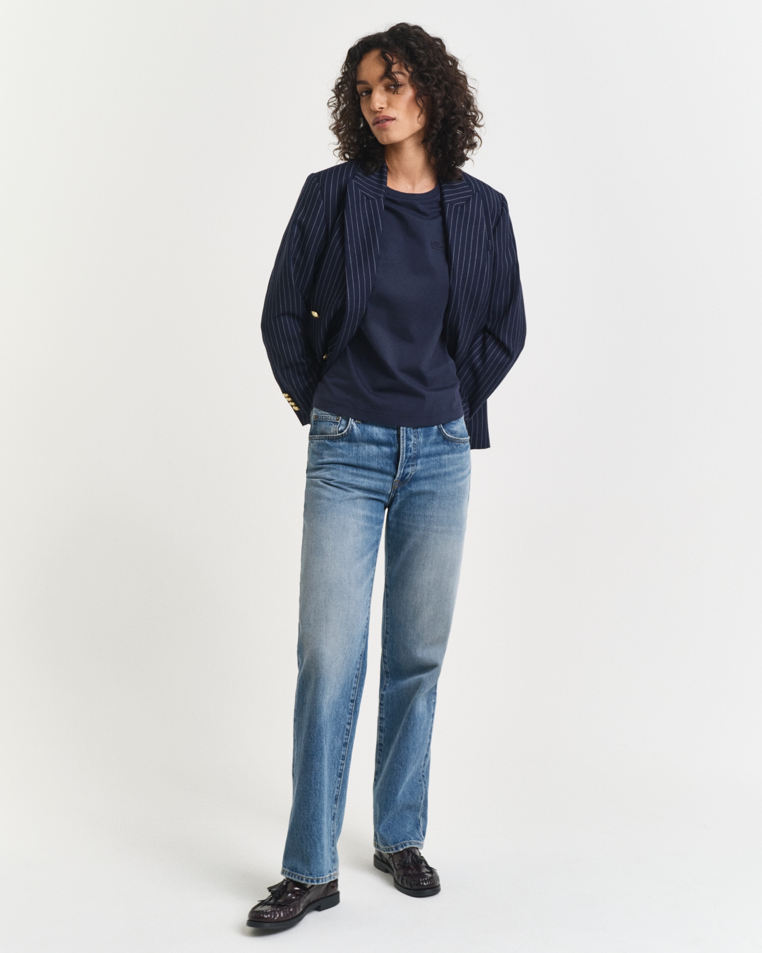 Gant T-Shirt »REG TONAL SHIELD SS T-SHIRT« Rundhals, Ton in Ton Stickerei